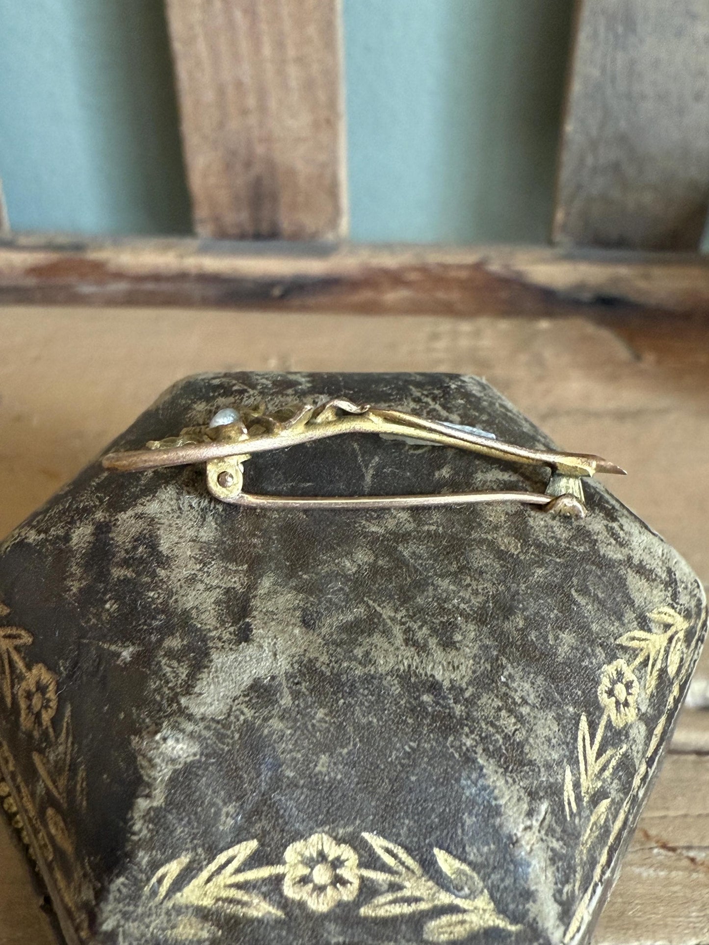 Antique Edwardian c1910 10K Yellow Gold Flower Brooch with Natural Pearls