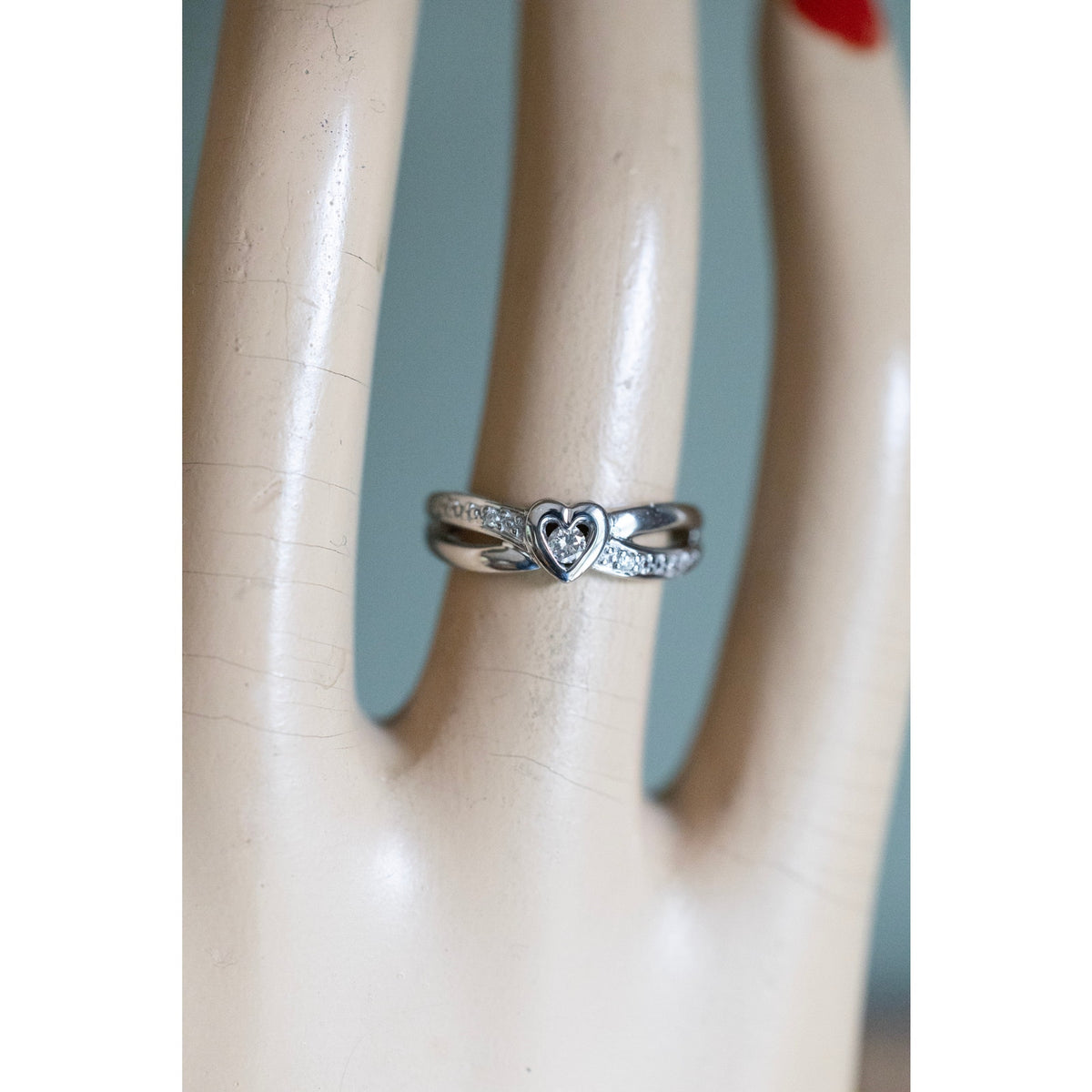 Sweet Vintage 10K White Gold Diamond Set Heart Ring