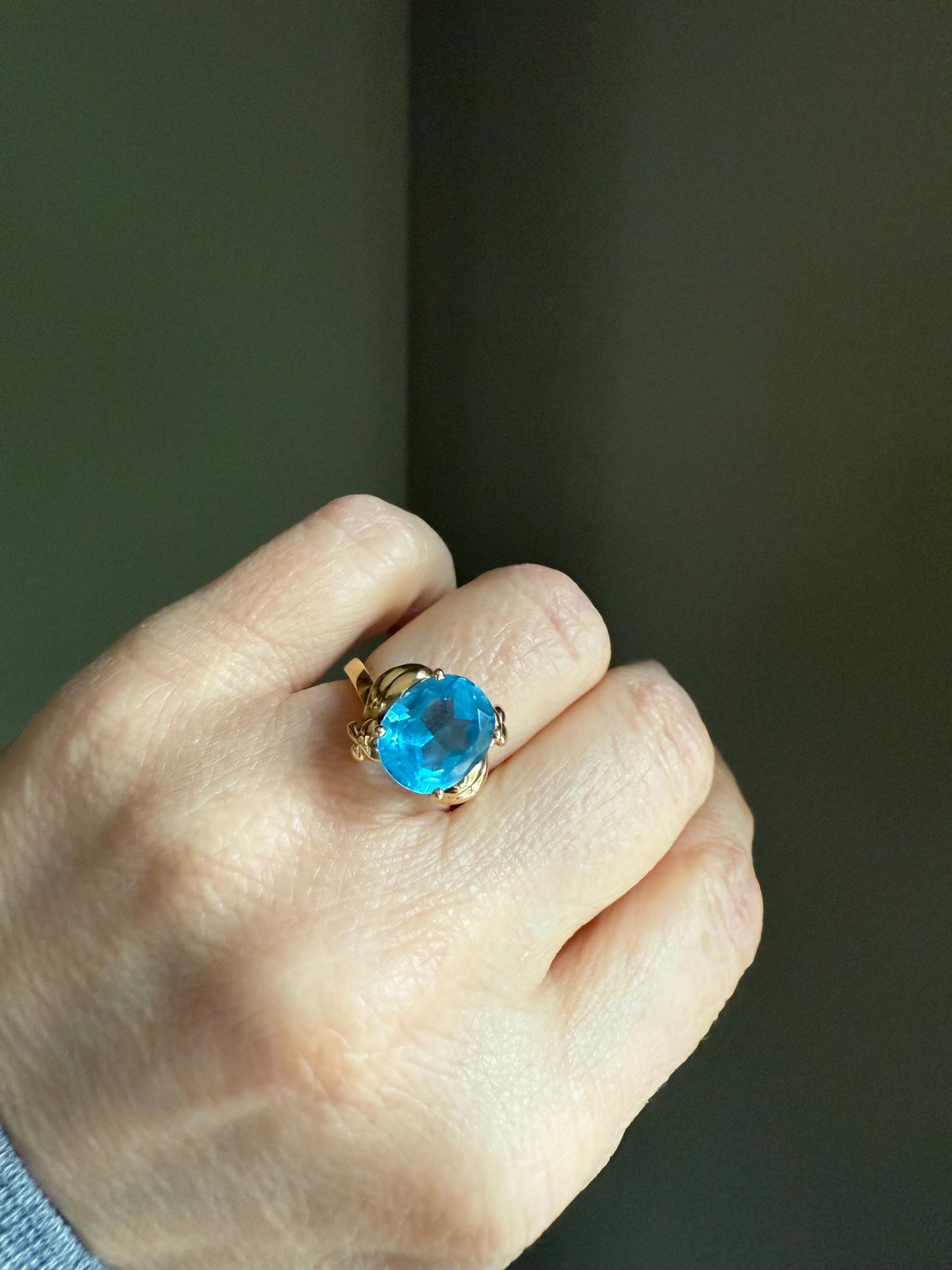 Vintage 14K Yellow Gold Oval Cut Blue Topaz Ring