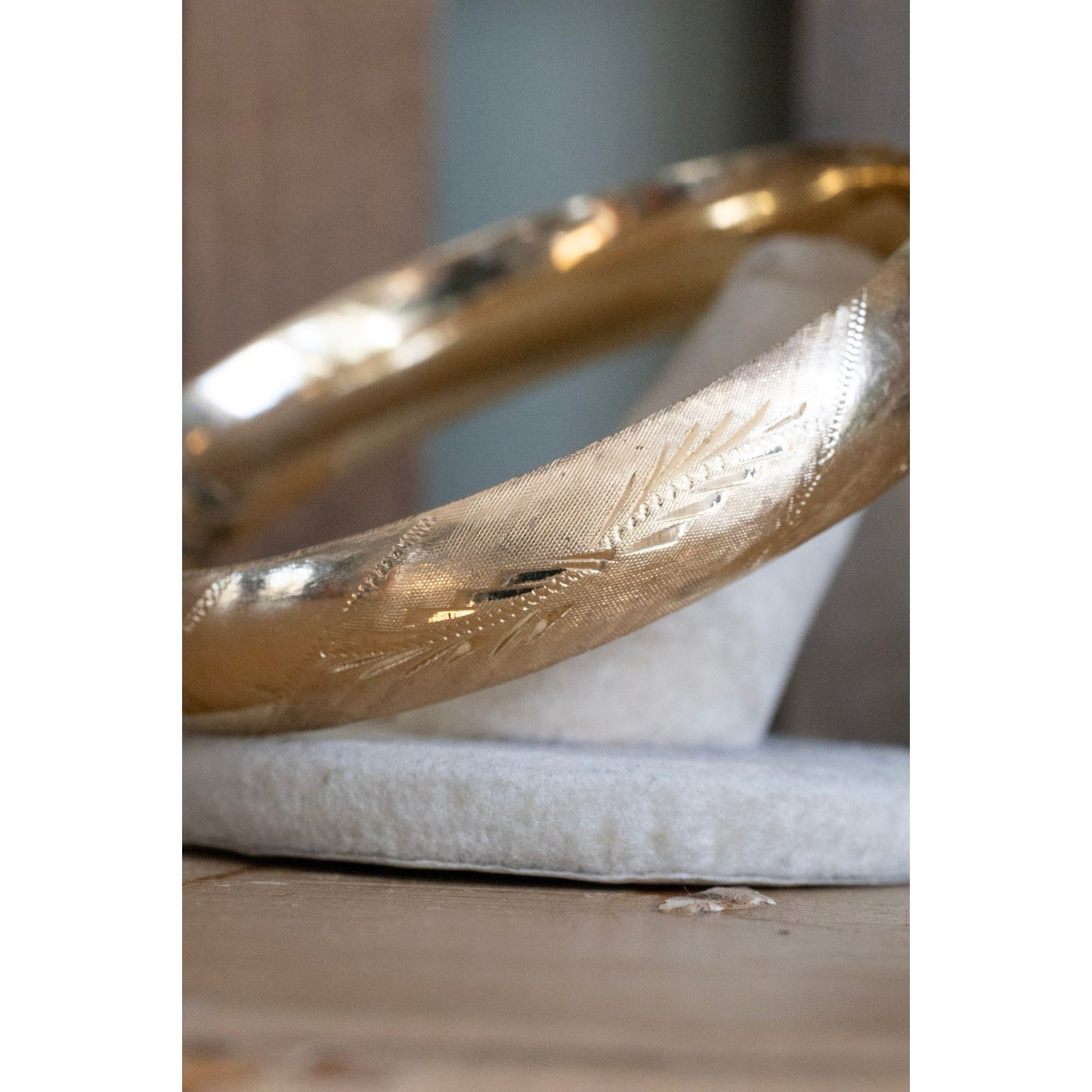 Vintage 14K Yellow Gold Oval Engraved Bracelet Bangle