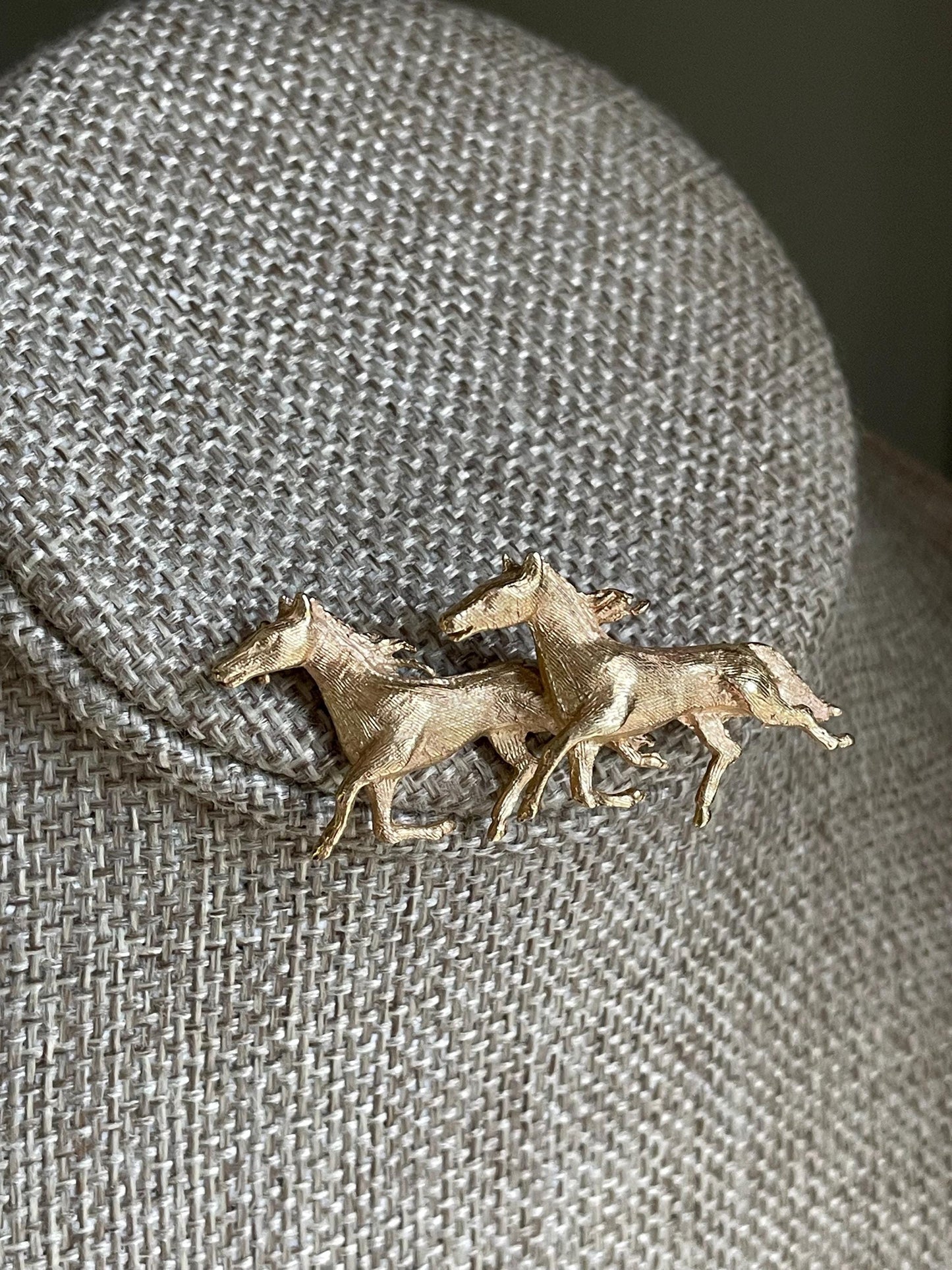 Vintage 14K Solid Yellow Gold Wild Horses Running Brooch