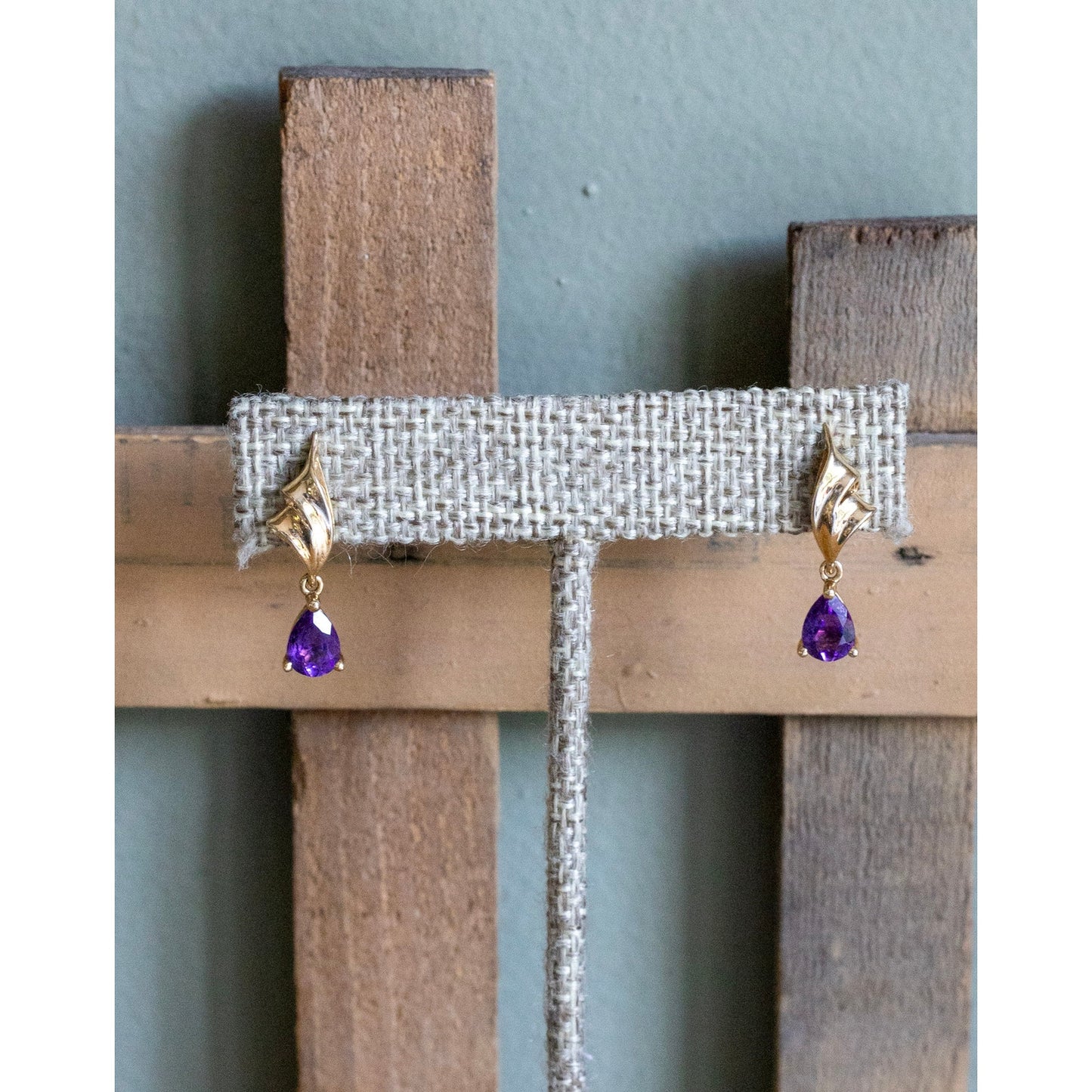Vintage 10K Yellow Gold Pear Cut Amethyst Dangle Earrings