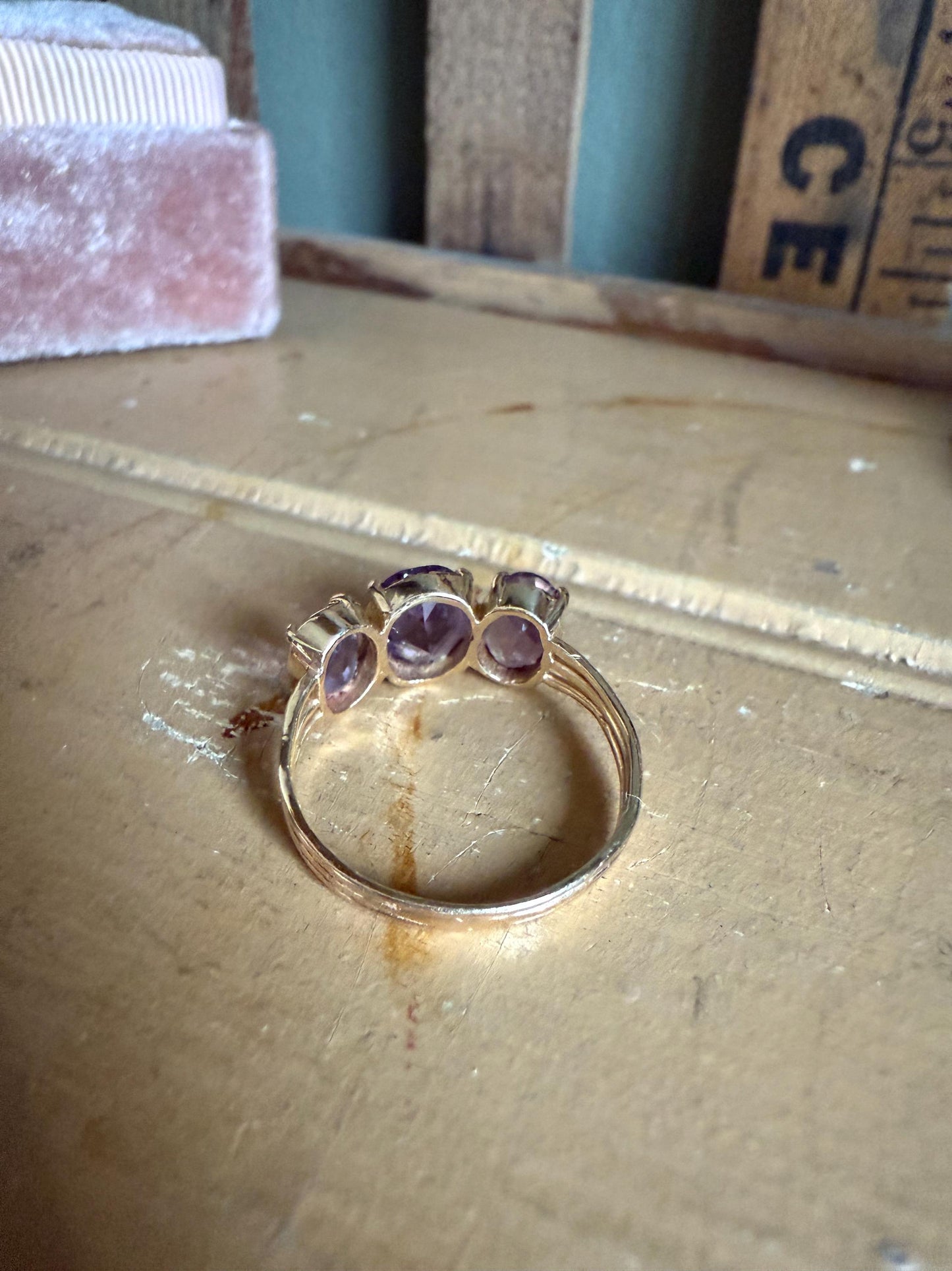 Vintage c1970 Oval Cut Amethyst 14K Yellow Gold Ring