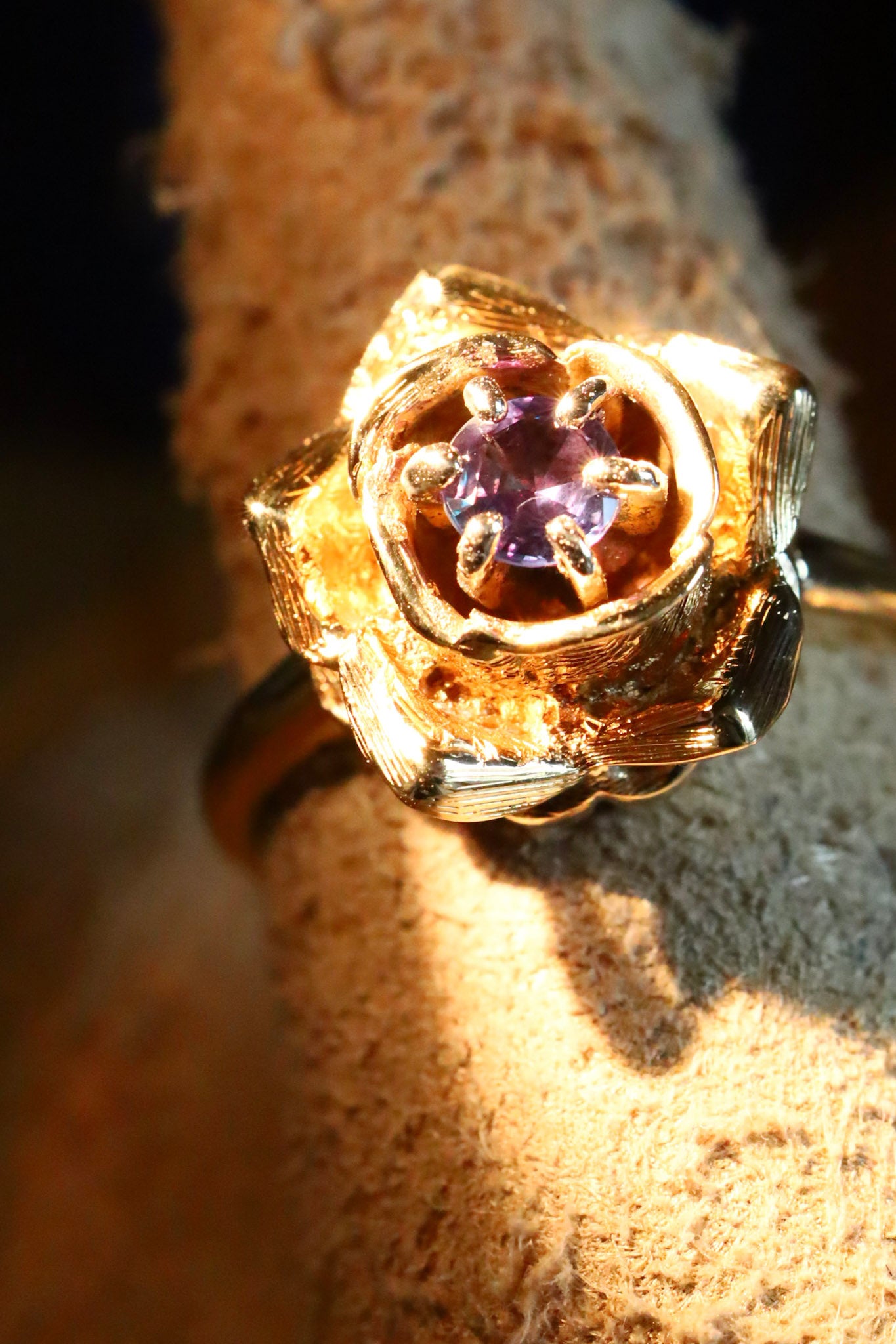 A Magical Vintage 14K Yellow Gold Rose Ring Set with a Alexandrite