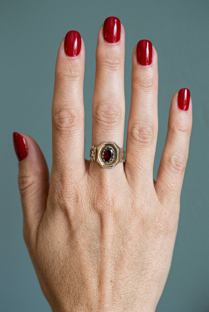 Antique 10K Yellow Gold Oval Cut Garnet Ring