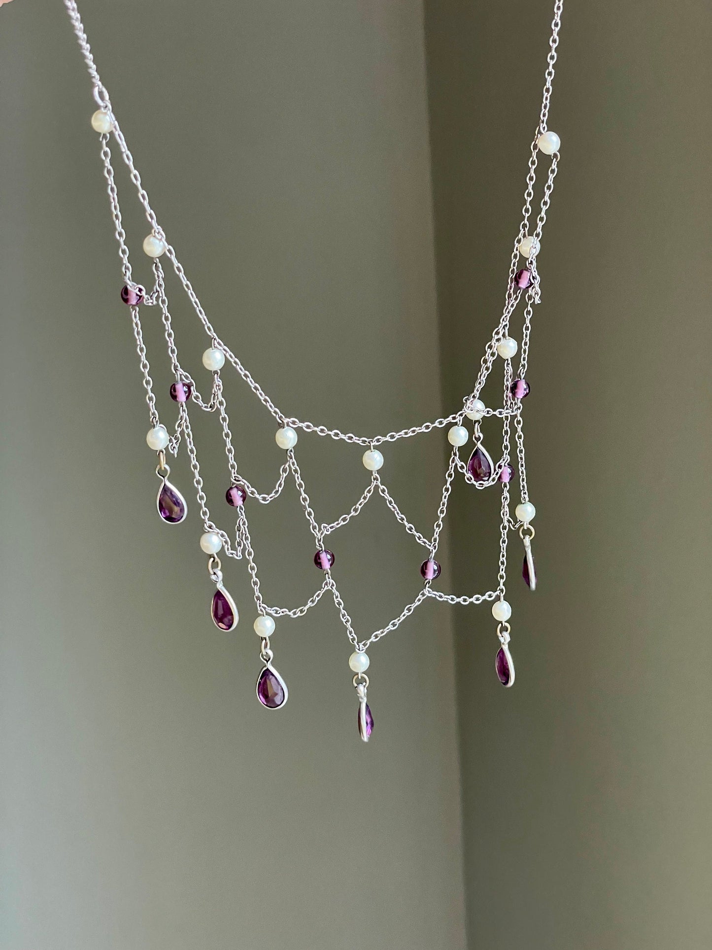 Vintage c1940 Imitation Glass and Pearl Bib Style Necklace