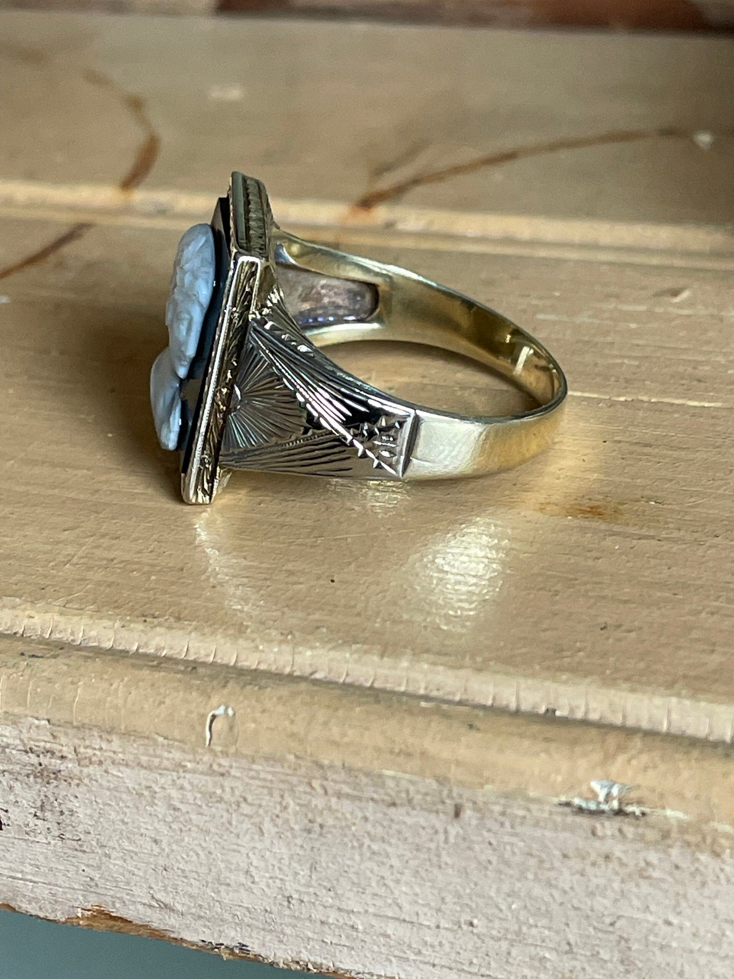 14K Gold Art Deco Agate Cameo Ring: 1920s Flapper