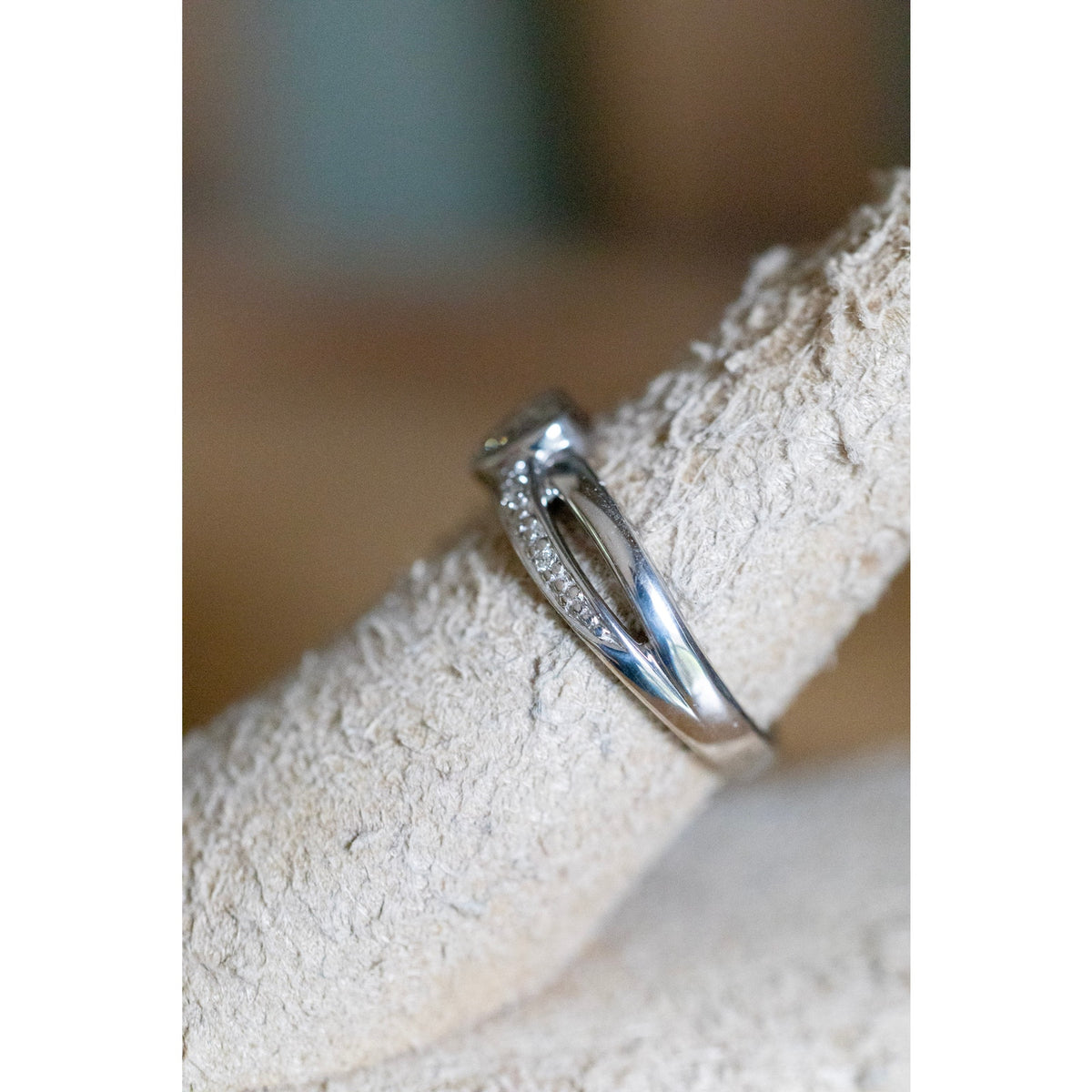 Sweet Vintage 10K White Gold Diamond Set Heart Ring