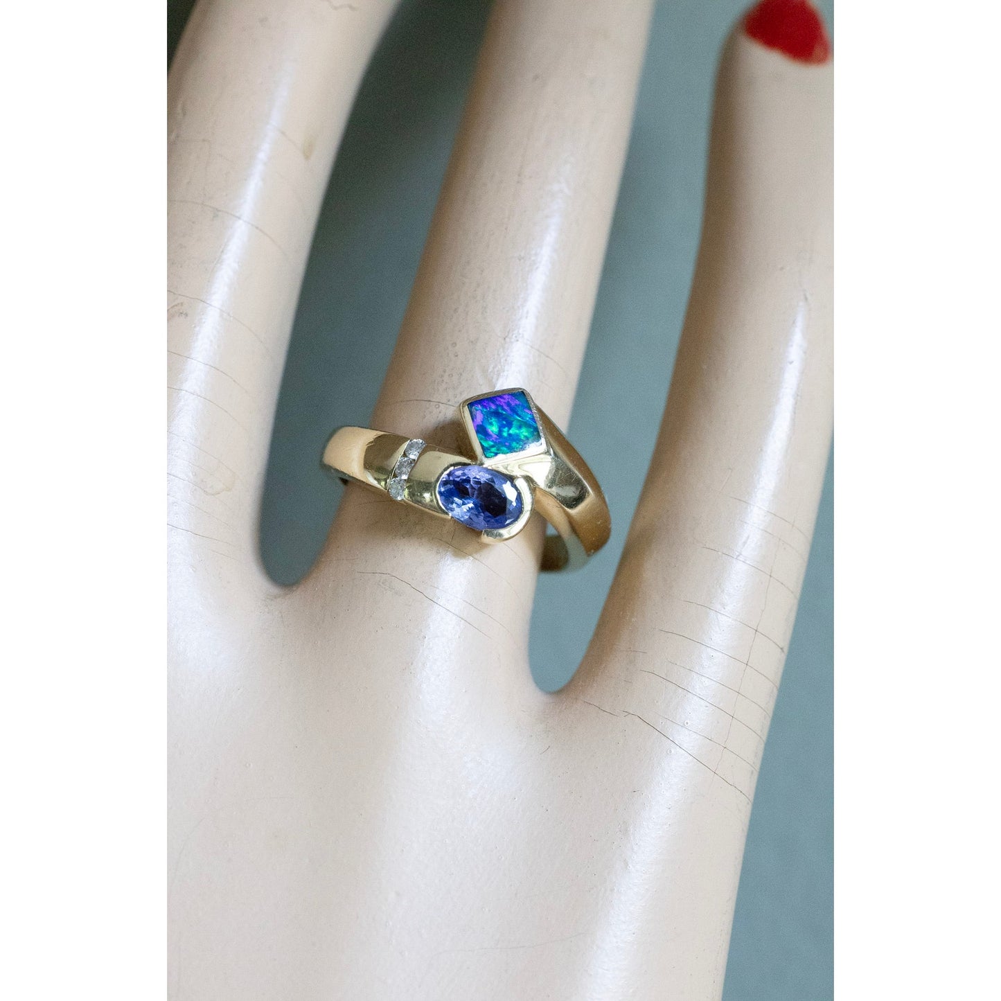 Vintage 14K Yellow Gold Tanzanite and Opal Ring