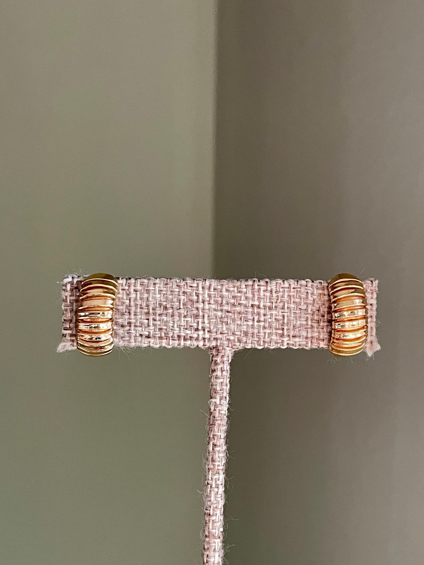 Vintage 1970-80's Solid 18K Yellow Gold Ribbed Semi Hoop Earrings