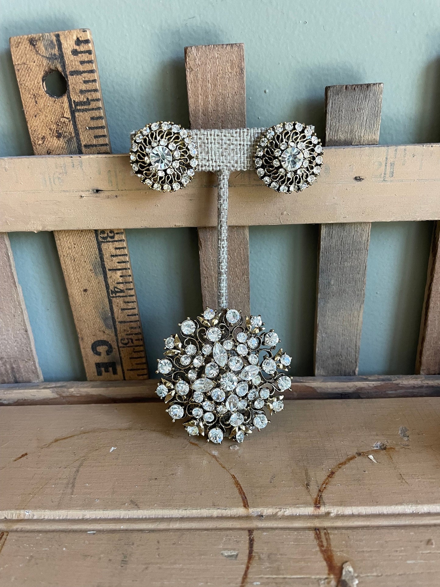 Sparkly 1960-1970 Lisner Domed Round Pinwheel Rhinestone Brooch and Earrings