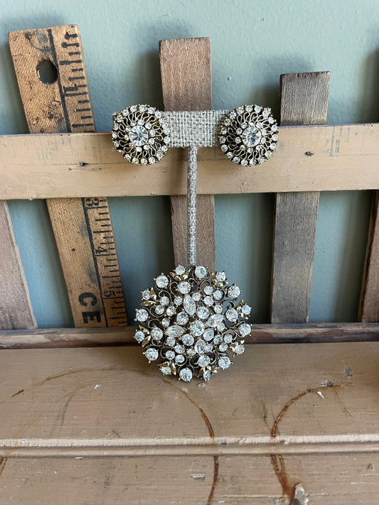 Sparkly 1960-1970 Lisner Domed Round Pinwheel Rhinestone Brooch and Earrings