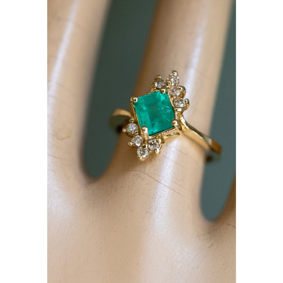 Vintage 14K Yellow Gold Natural Emerald and Diamond Ring