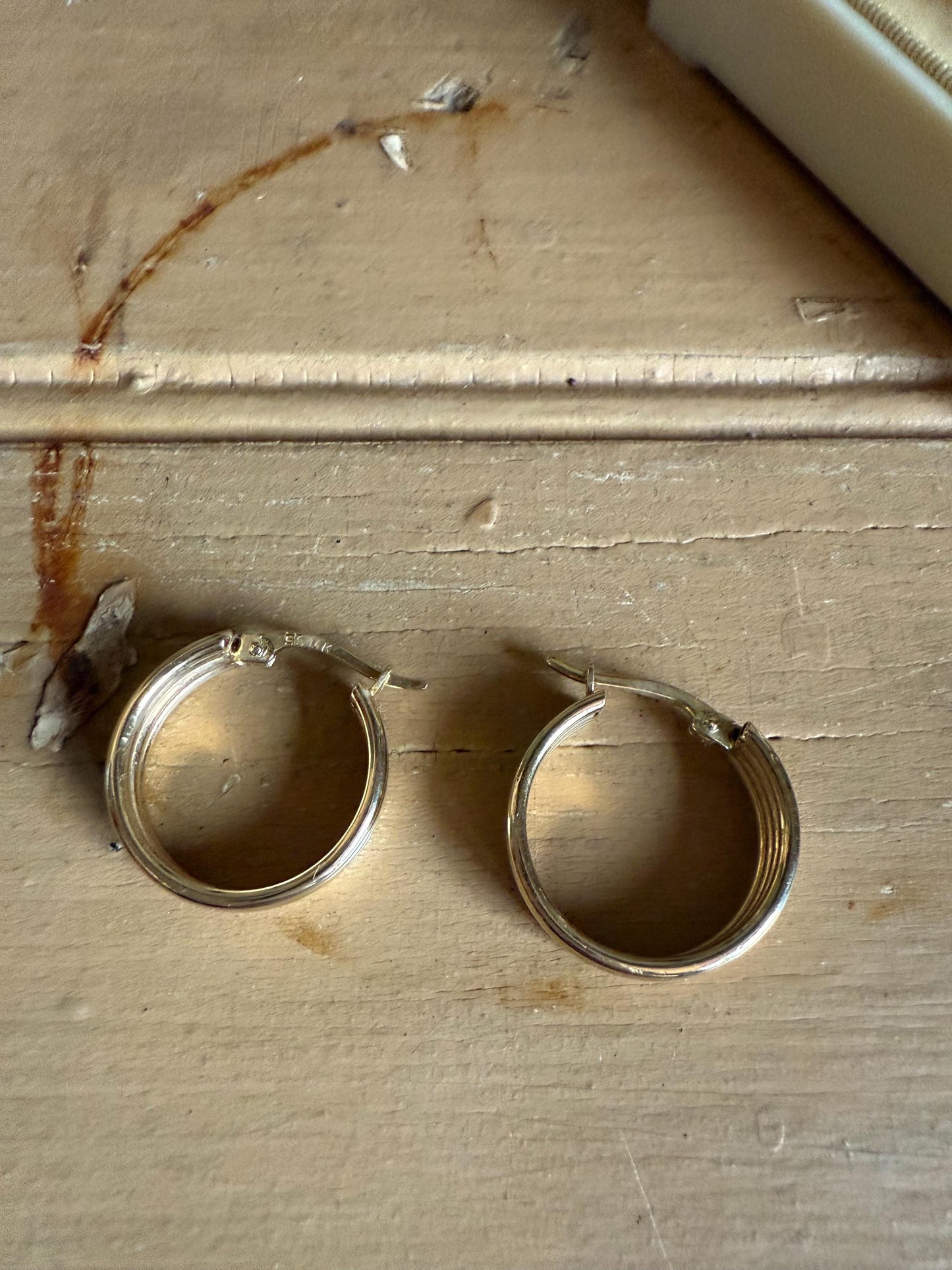 Vintage 14K Yellow Gold Ribbed Wide Hoop Earrings