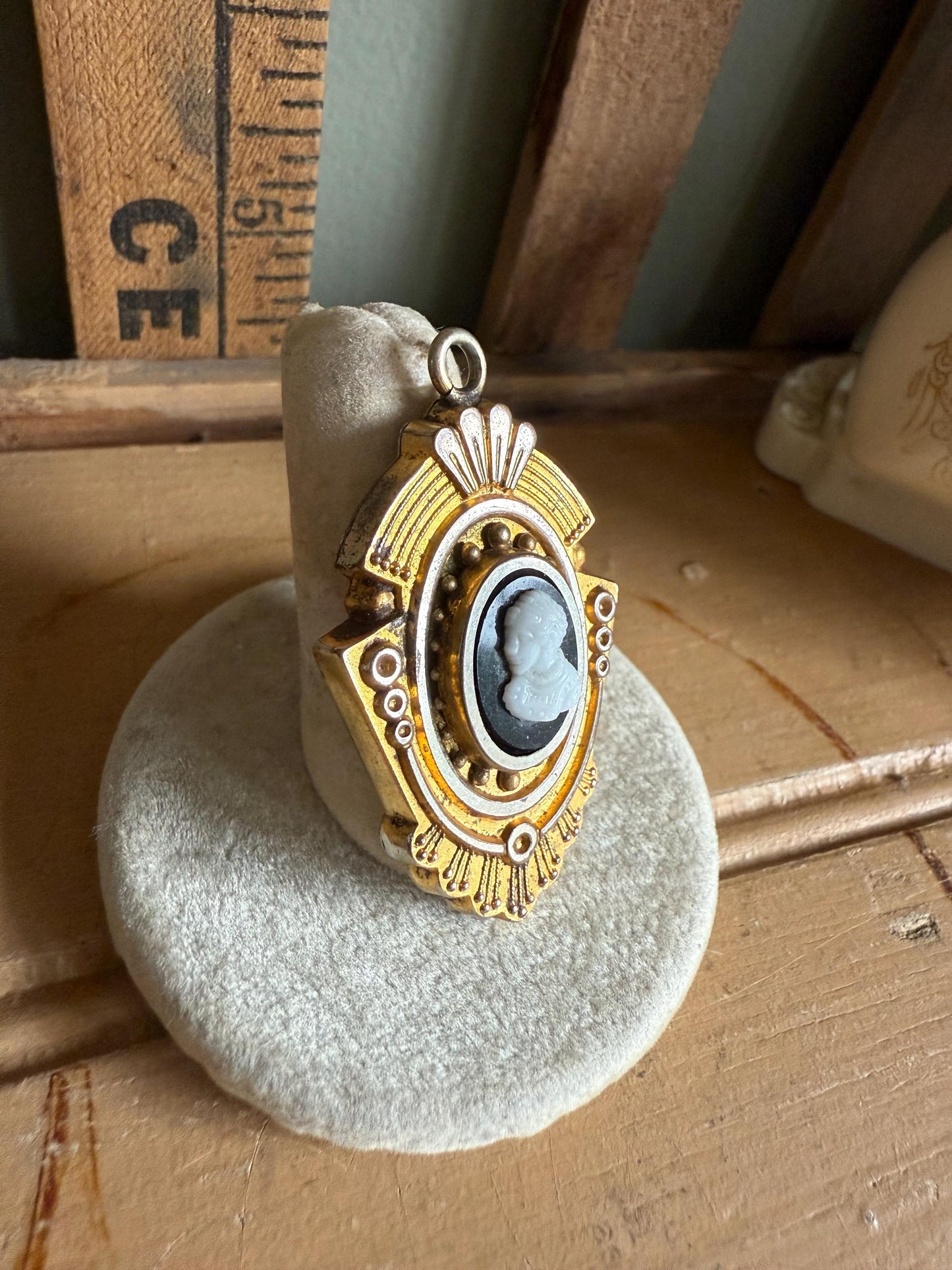 c1880 Antique Victorian Carved Banded Agate Cameo Locket