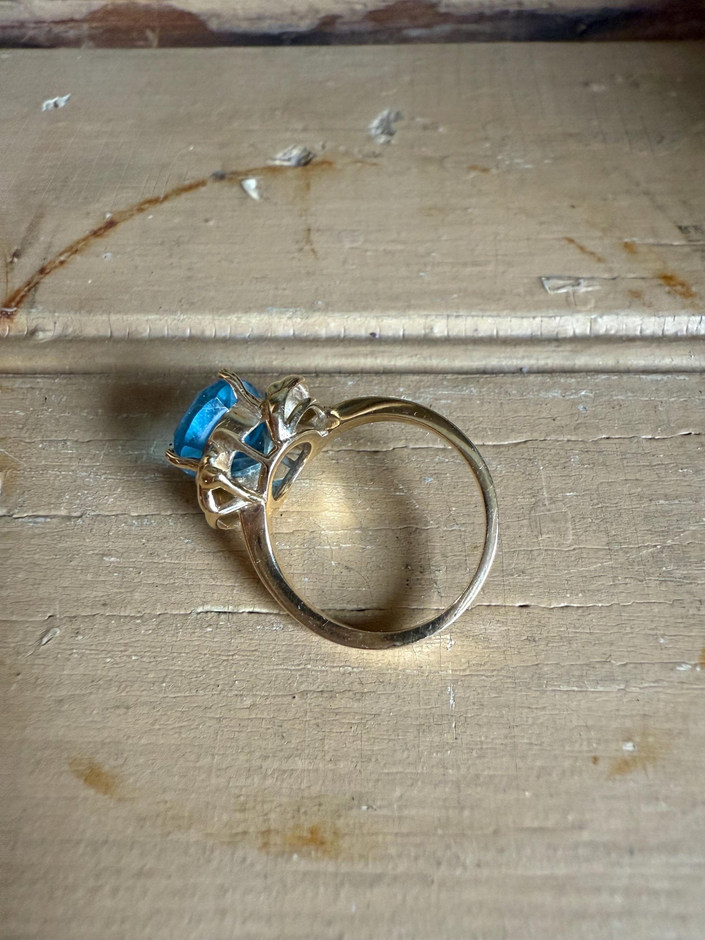 Vintage 14K Yellow Gold Oval Cut Blue Topaz Ring
