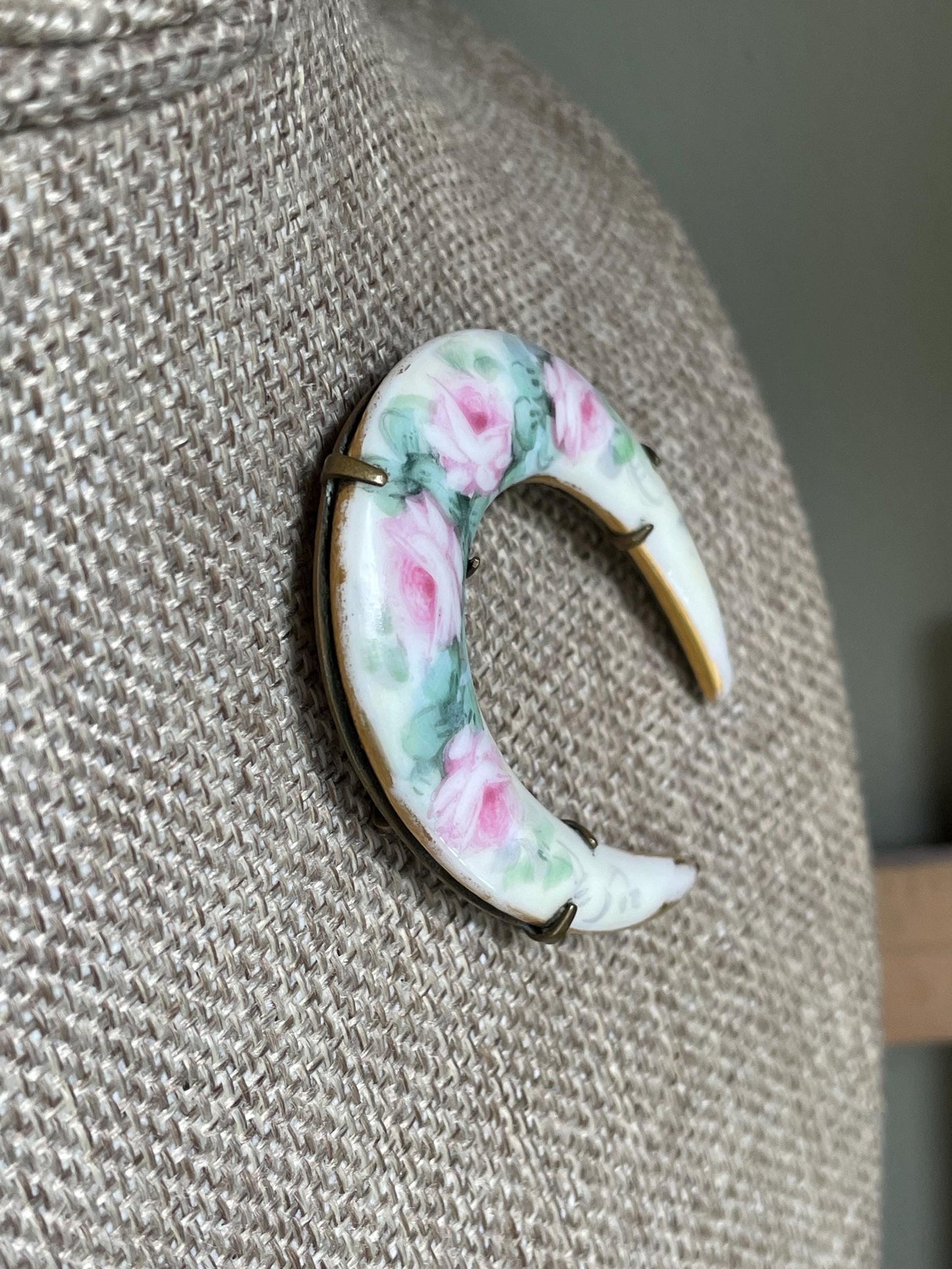 Huge Antique Edwardian Porcelian Hand Painted Flower Lucky Horseshoe Brooch