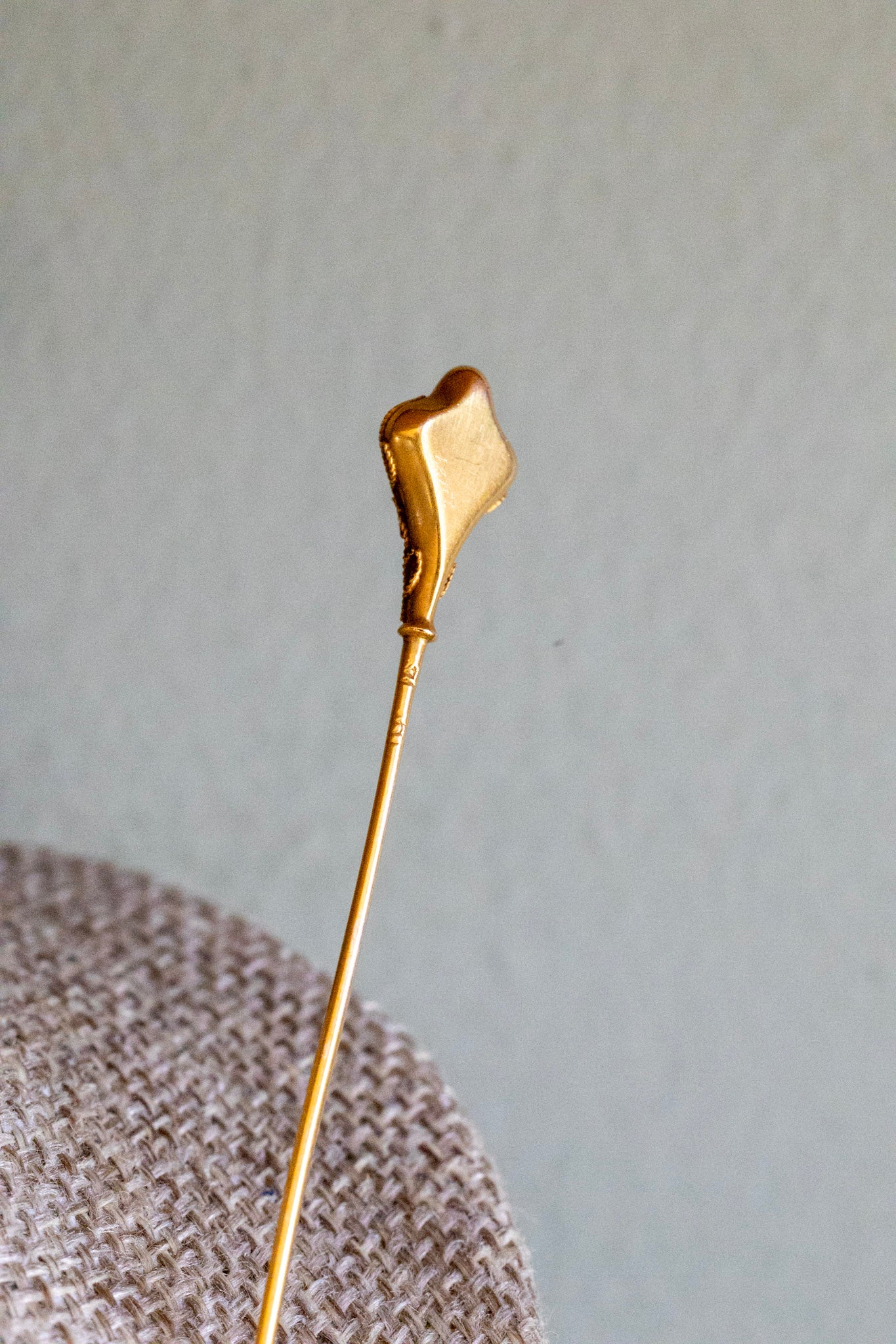 Late Victorian Antique 10K Yellow Gold Diamond Set Stickpin
