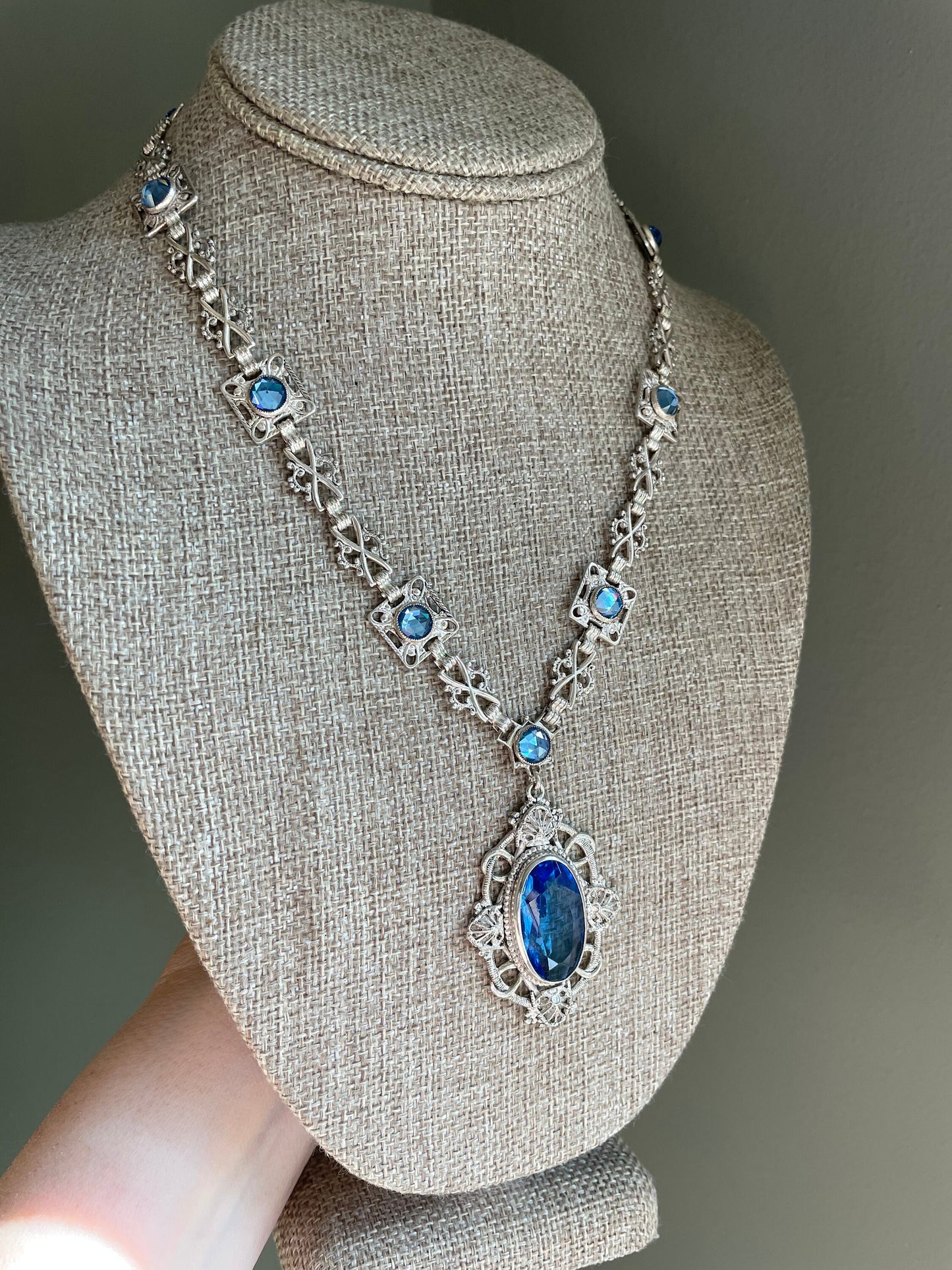 Czechoslovakian Early Art Deco Faceted Blue Glass Decorative Chain Necklace