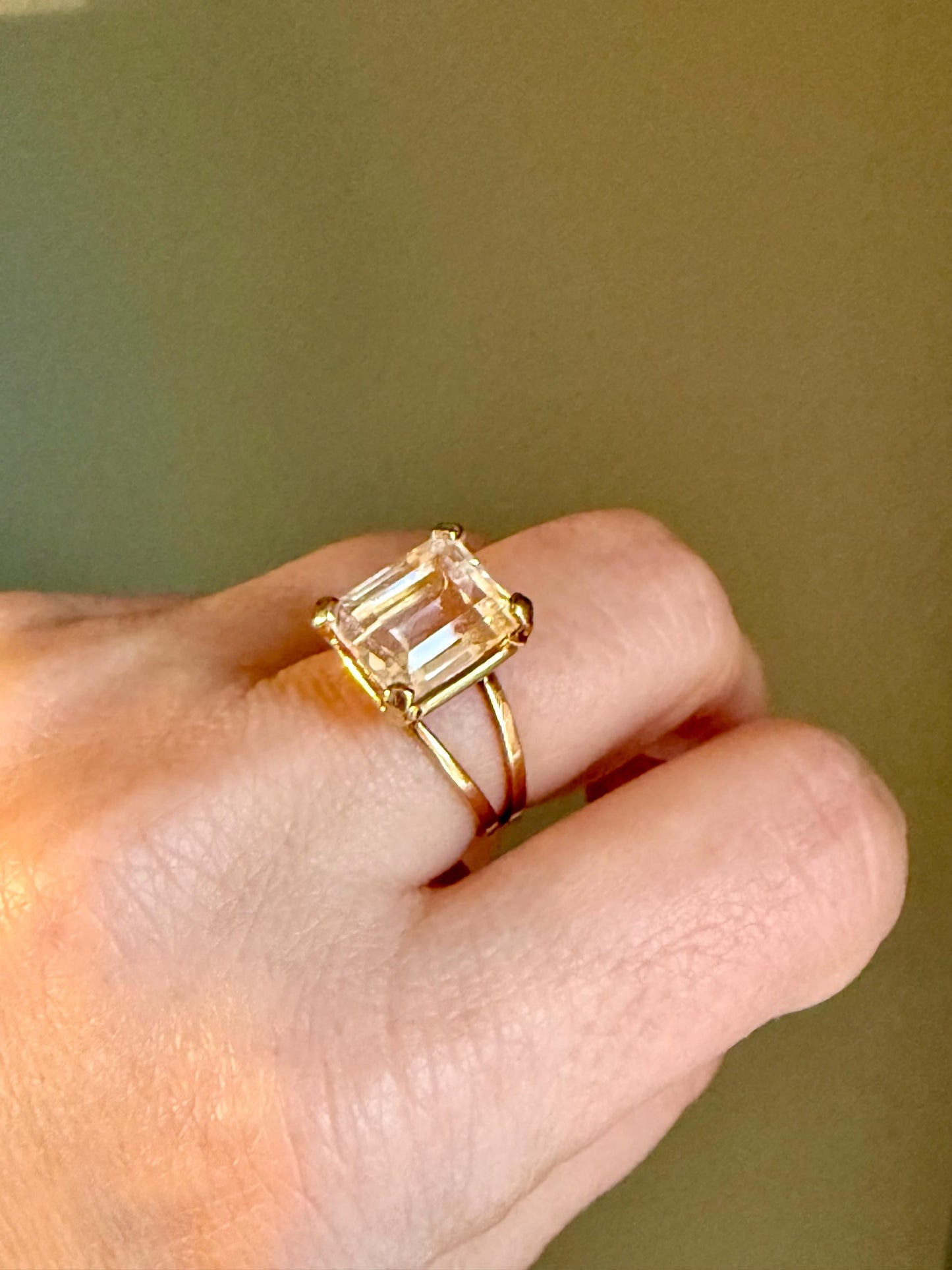 Vintage 1960's 14K Yellow Gold Ring With Rectangle Cut Clear Quartz Gemstone
