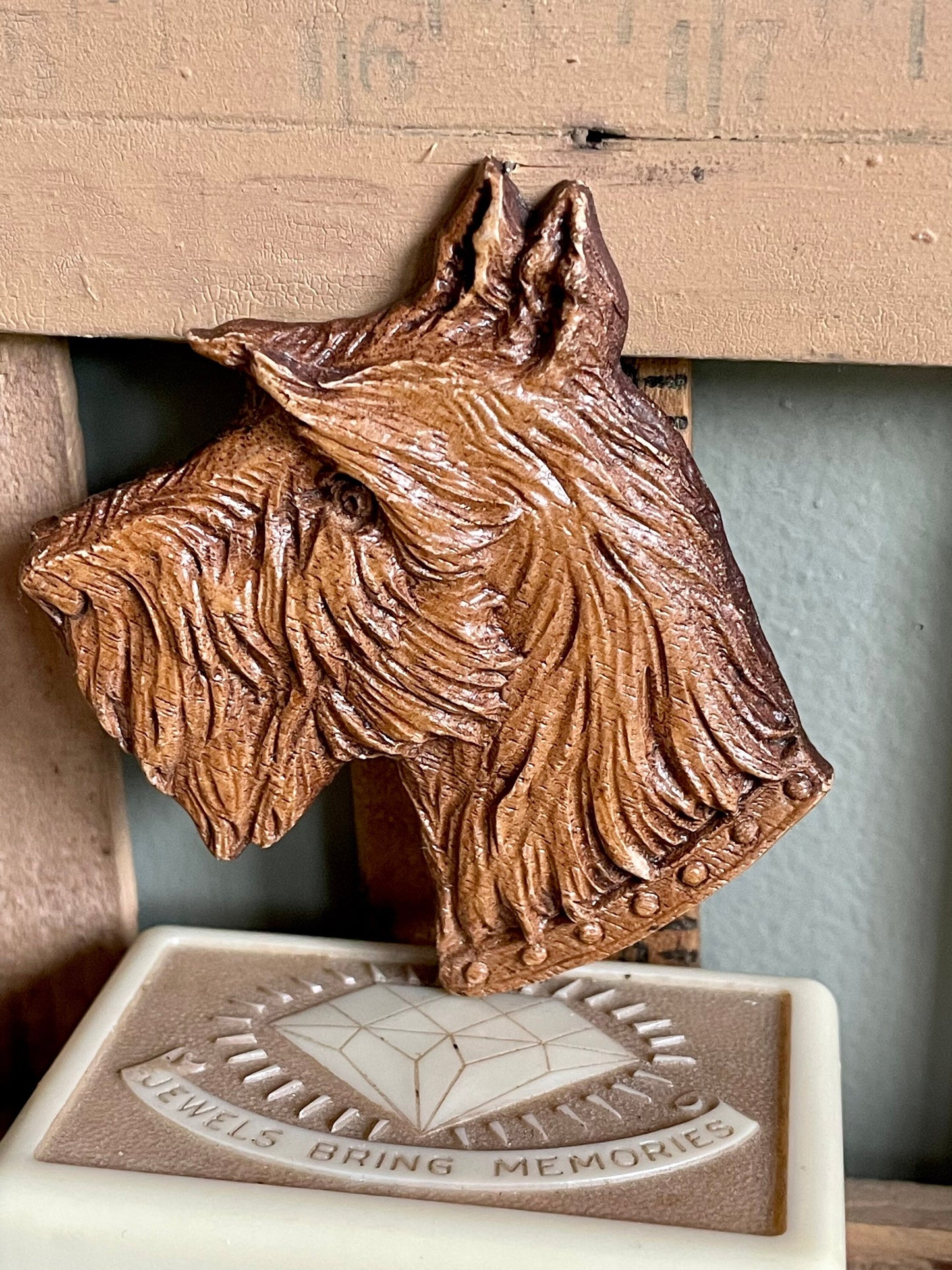 Vintage 1940-1950 Wood Pulp Scotty Dog Brooch