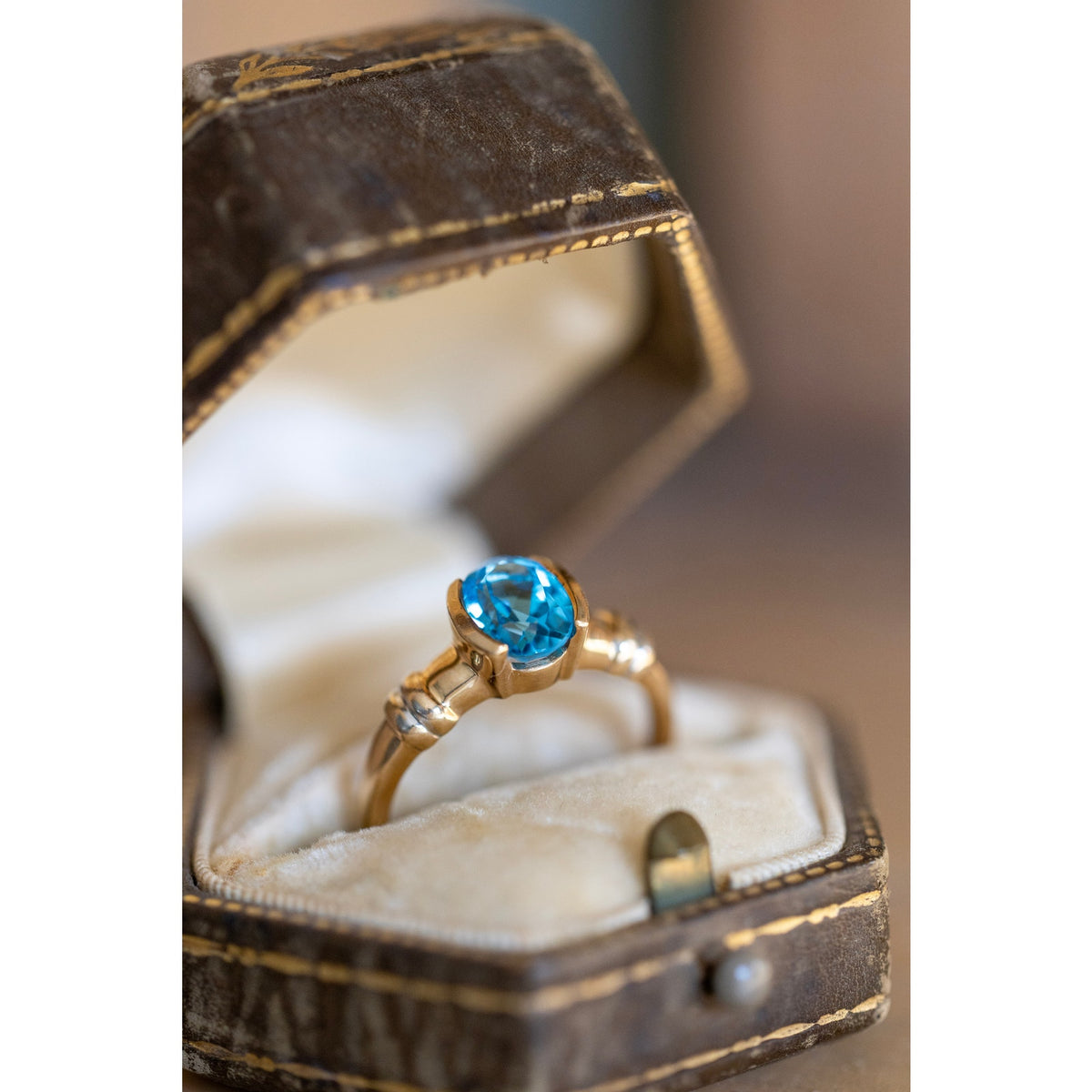 Vintage 10K Yellow Gold Oval Cut Blue Topaz Ring