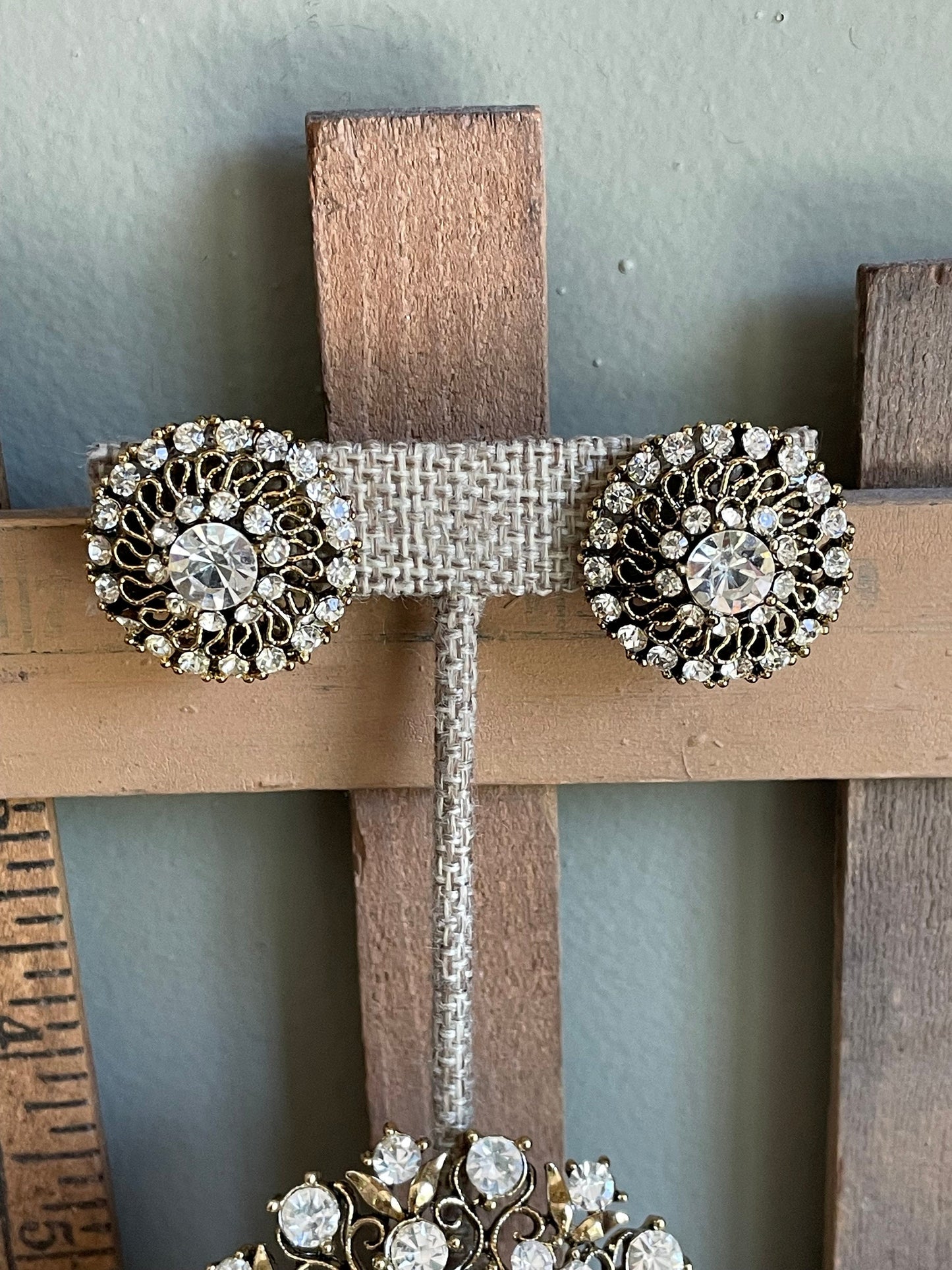 Sparkly 1960-1970 Lisner Domed Round Pinwheel Rhinestone Brooch and Earrings