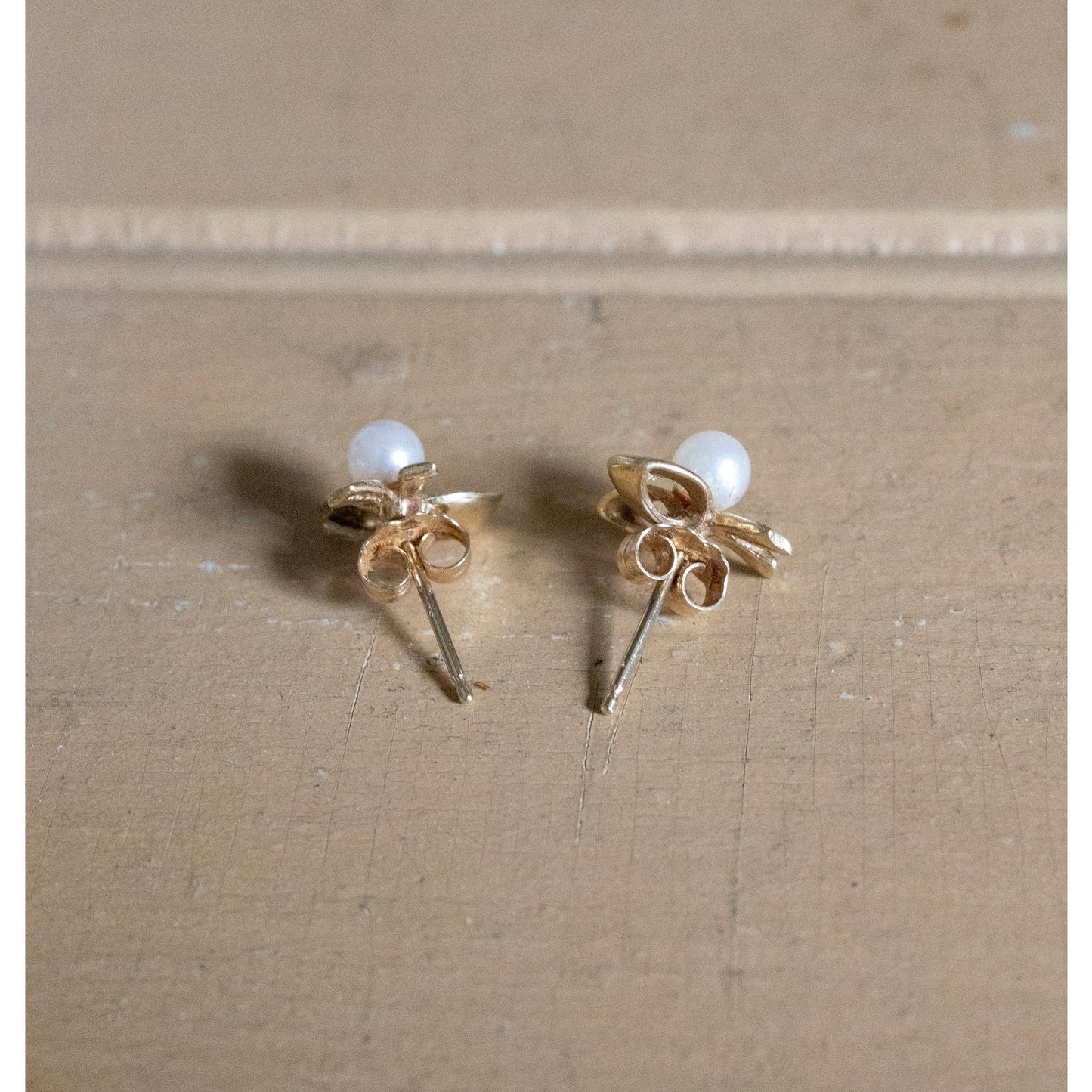 Vintage 14K Yellow Gold Pearl Set Bow Stud Earrings