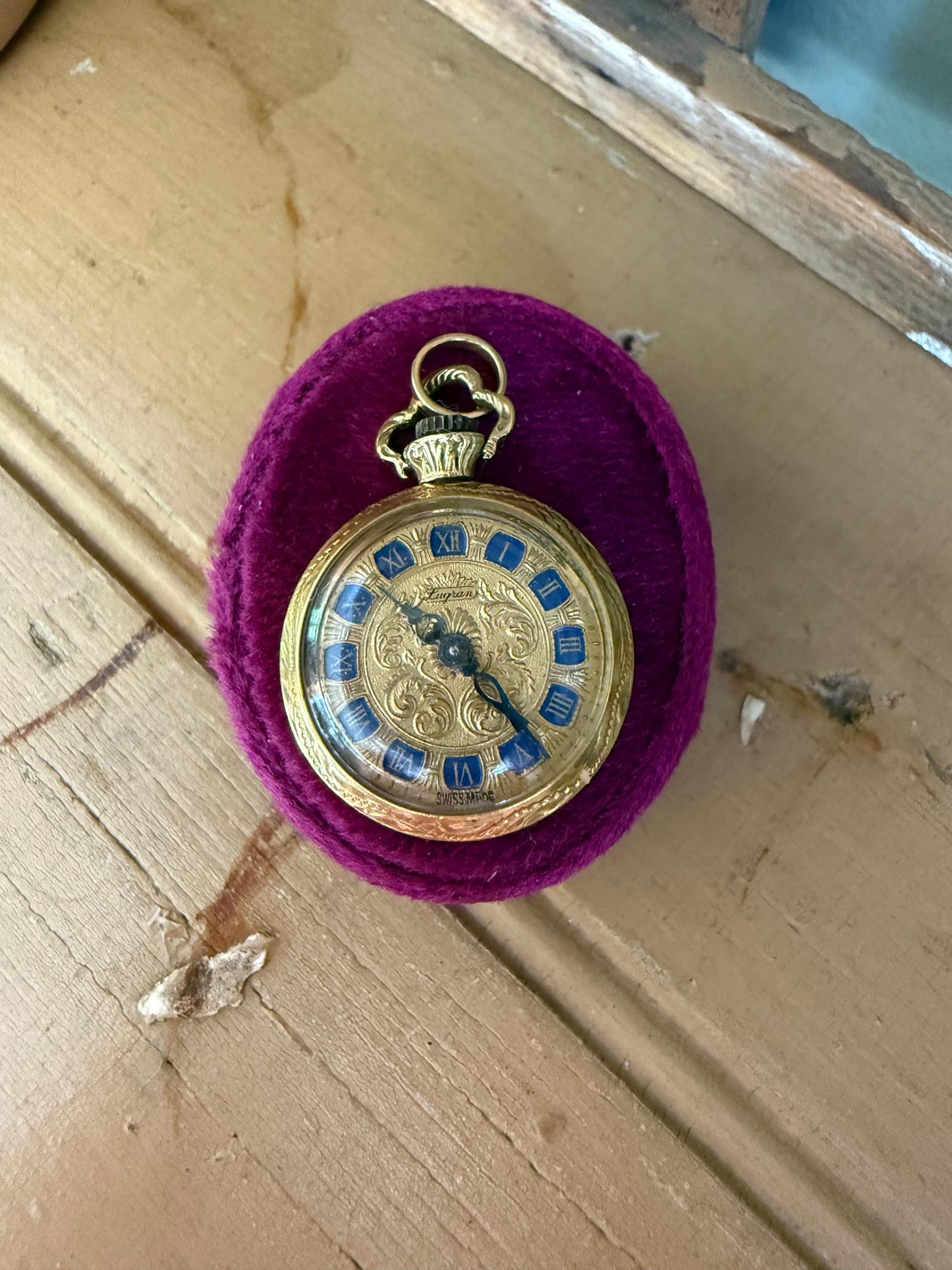 18k Yellow Gold Ladies Pocket Watch Pendant Swiss Made 17 Jewels Manual Movement by Lugran