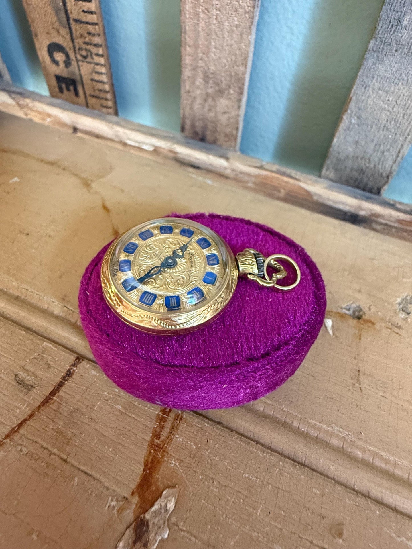 18k Yellow Gold Ladies Pocket Watch Pendant Swiss Made 17 Jewels Manual Movement by Lugran