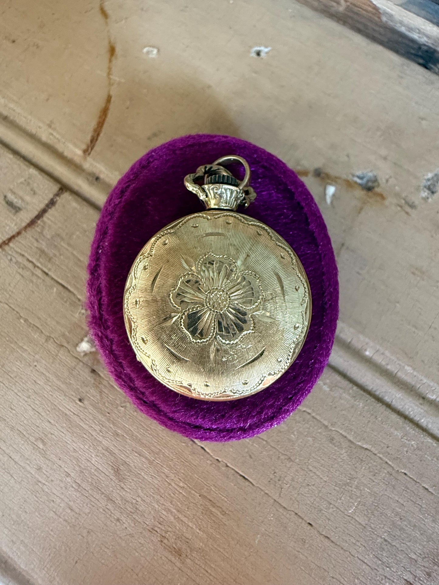 18k Yellow Gold Ladies Pocket Watch Pendant Swiss Made 17 Jewels Manual Movement by Lugran