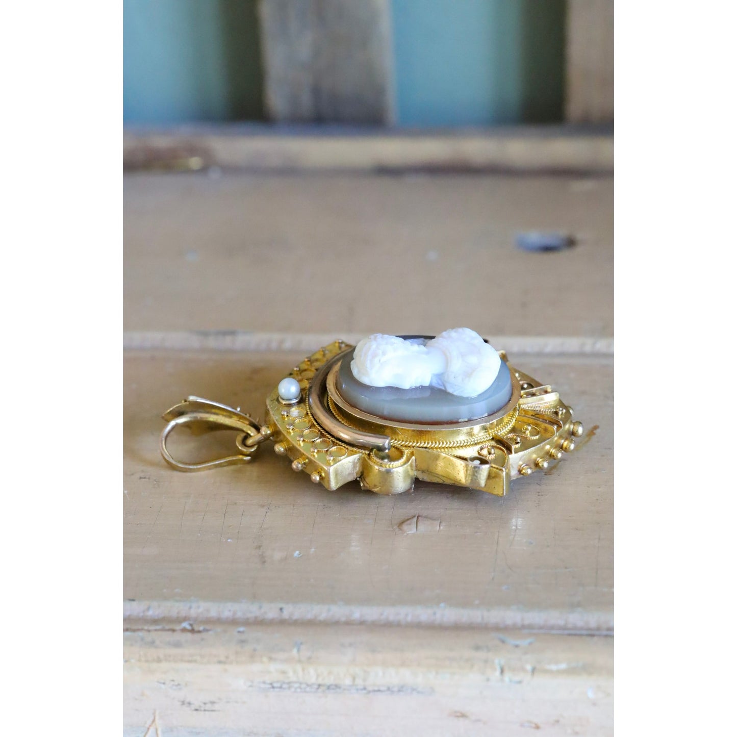 c1880 Antique Etruscan Revival 14K Yellow Gold Banded Agate Carved Cameo Brooch Pendant
