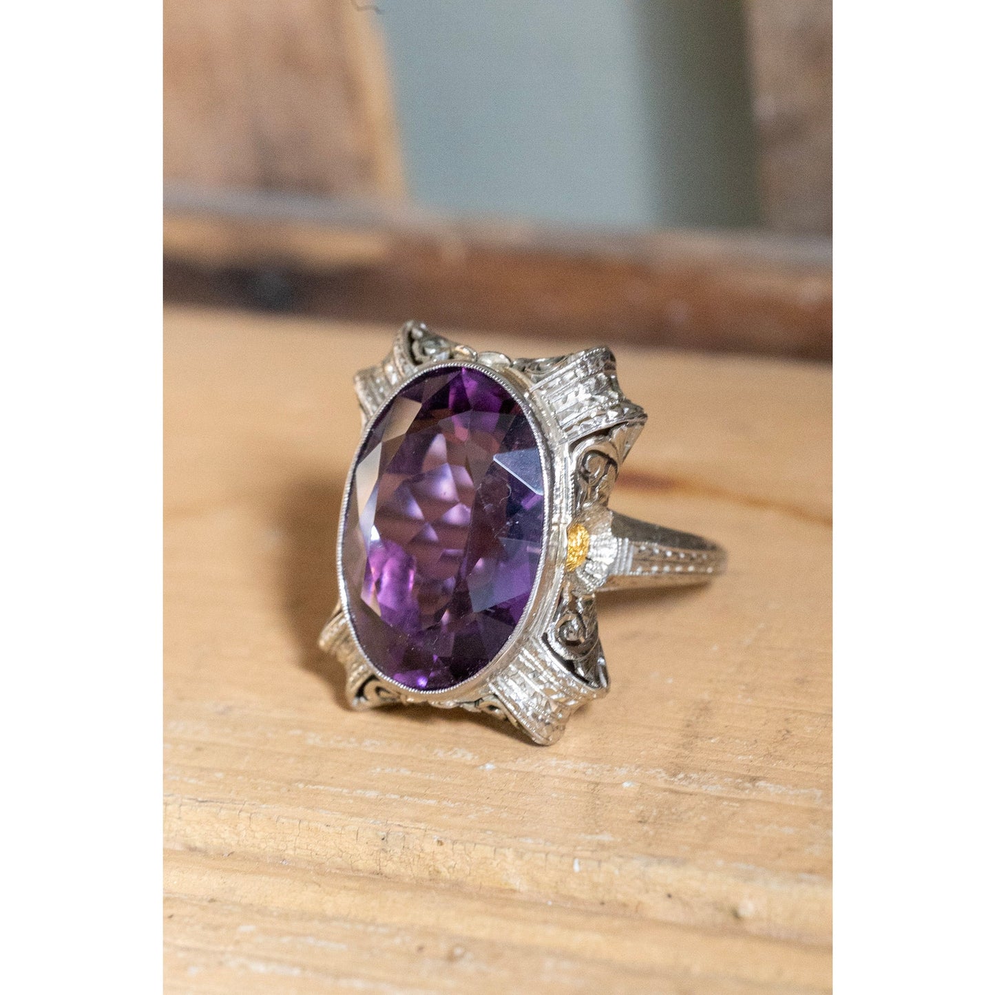 An 18K White and Yellow Gold Fine Amethyst Authentic Art Deco Ring
