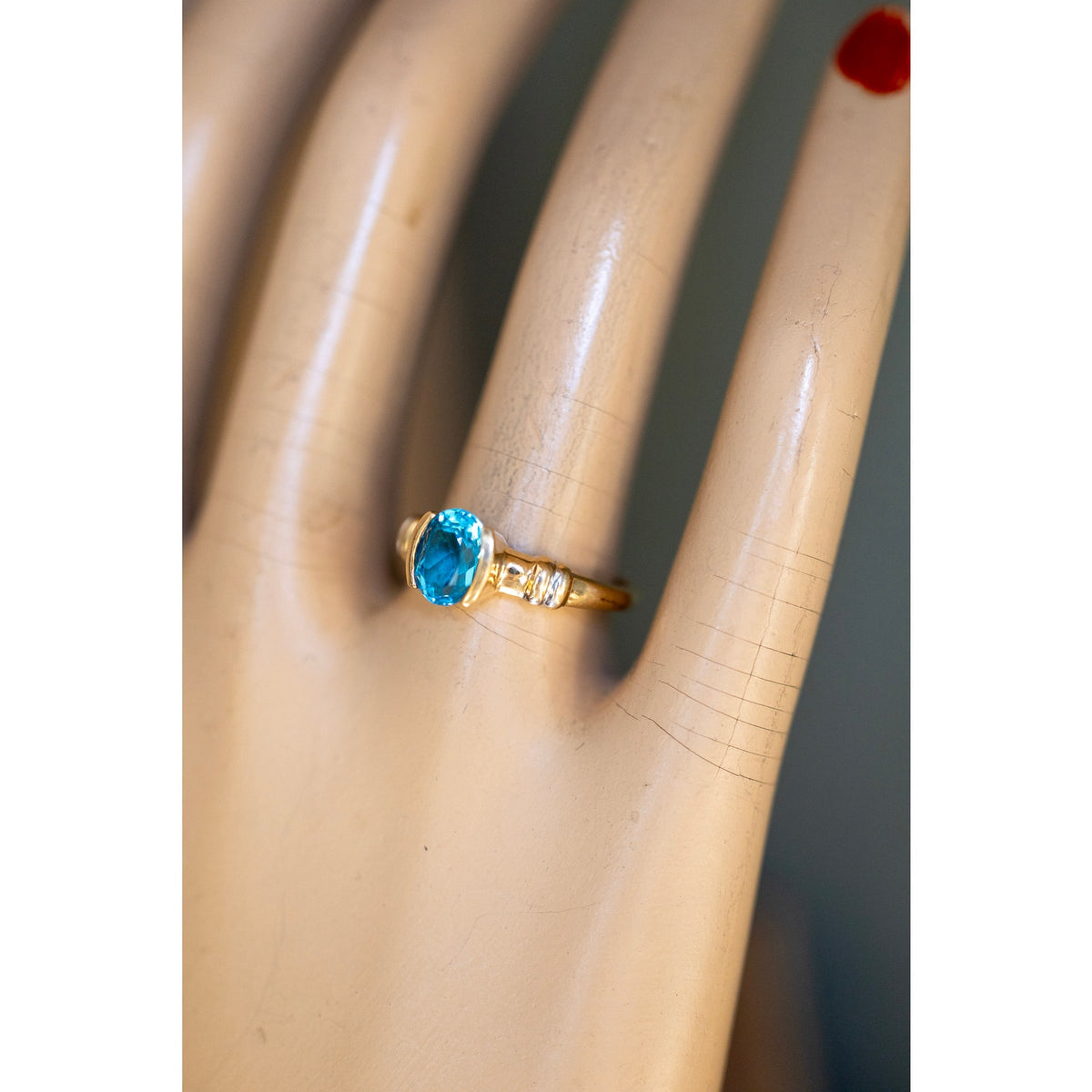 Vintage 10K Yellow Gold Oval Cut Blue Topaz Ring