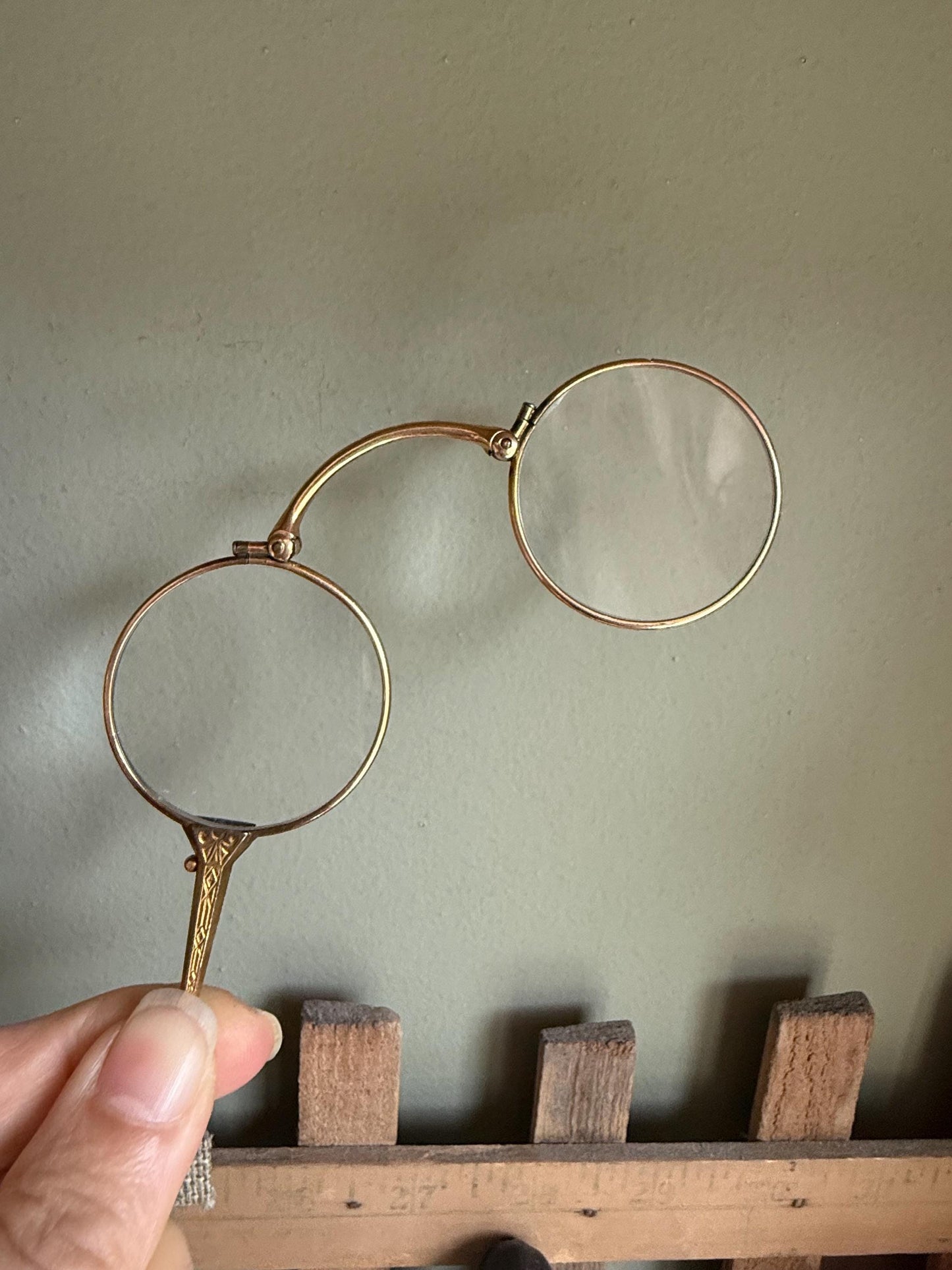 Antique Gold Filled Magnifying Eye Glass Collaspable Pendant