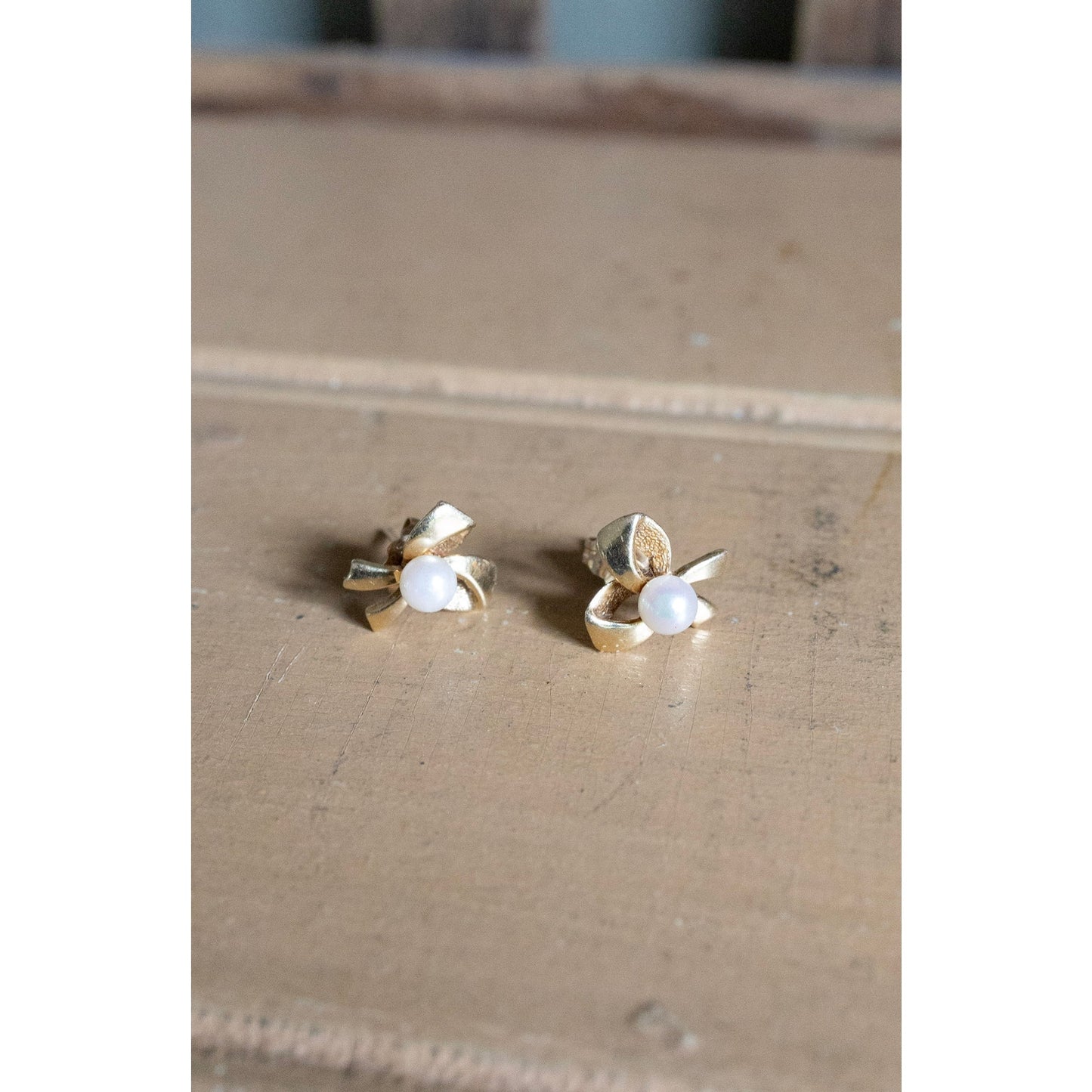 Vintage 14K Yellow Gold Pearl Set Bow Stud Earrings