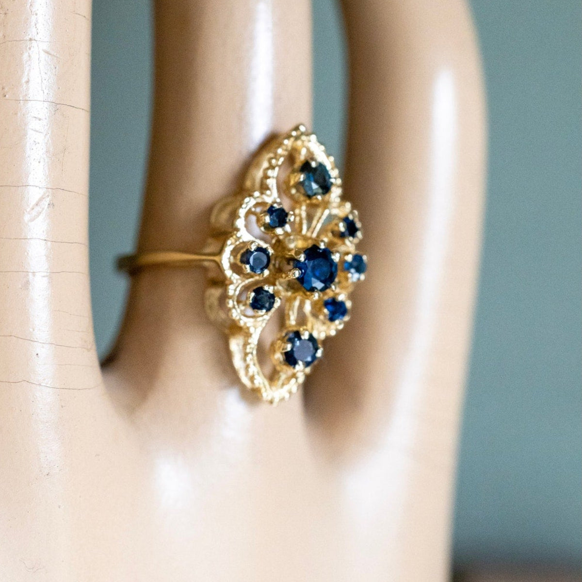 c1970 Vintage 14K Yellow Gold Natural Sapphire Ring