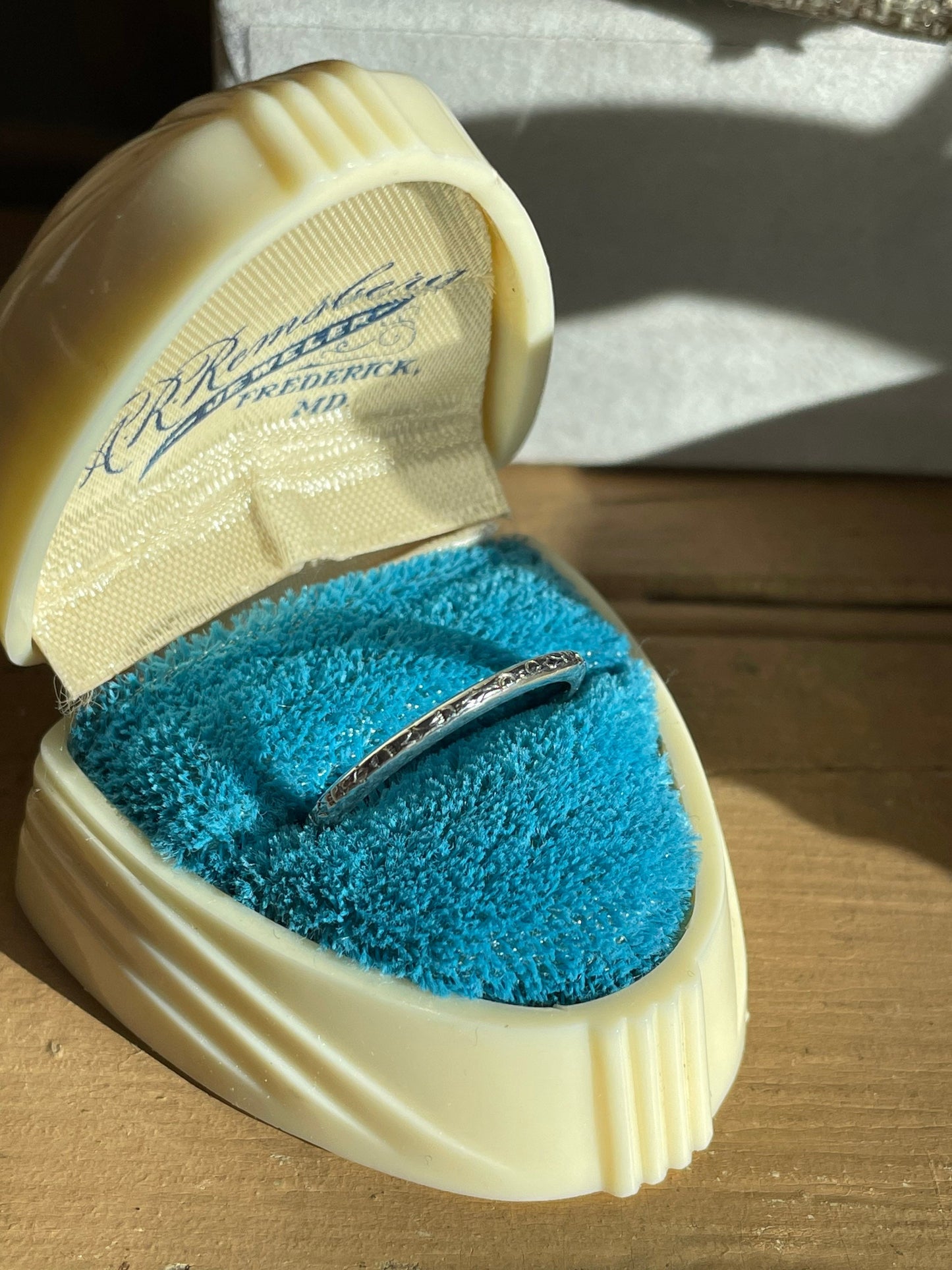 c1920 18K White Gold Engraved Band Ring Art Deco