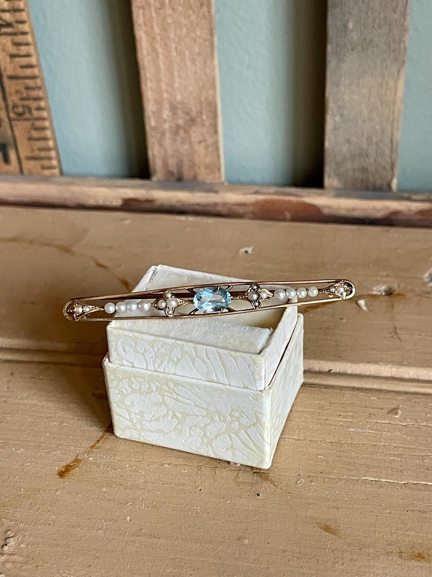 c1915 Edwardian Antique 14K Yellow Gold Oval Aquamarine and Natural Seed Pearl Brooch