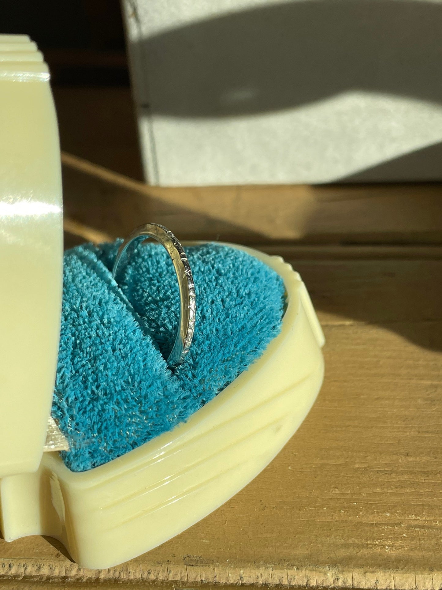 c1920 18K White Gold Engraved Band Ring Art Deco