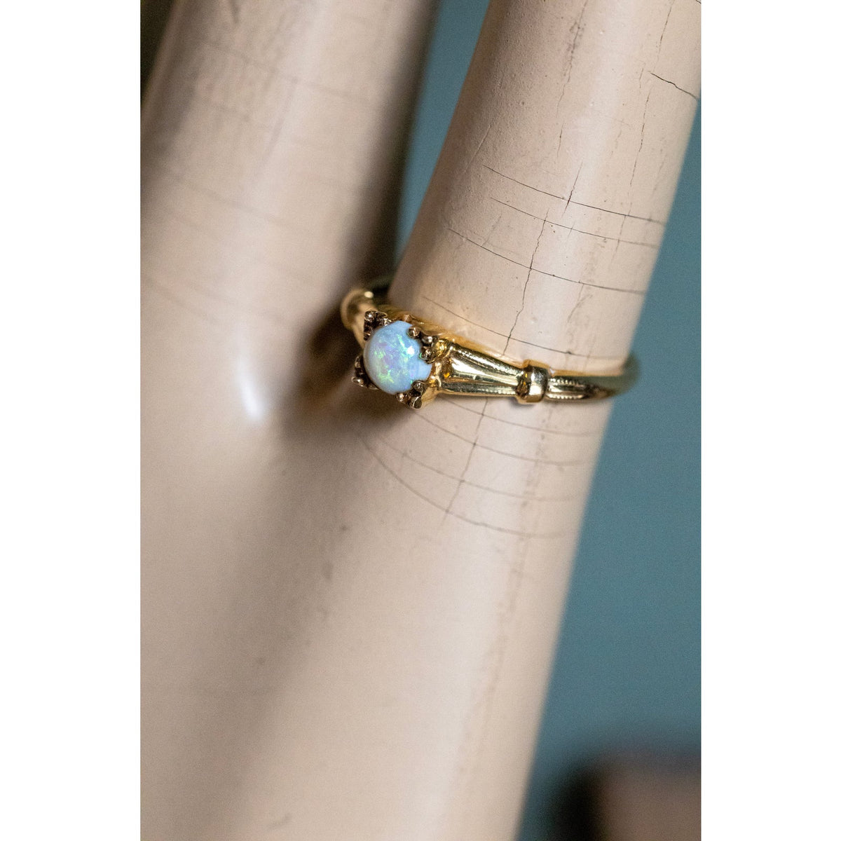 Sweet 10K Yellow Gold Vintage Opal Ring