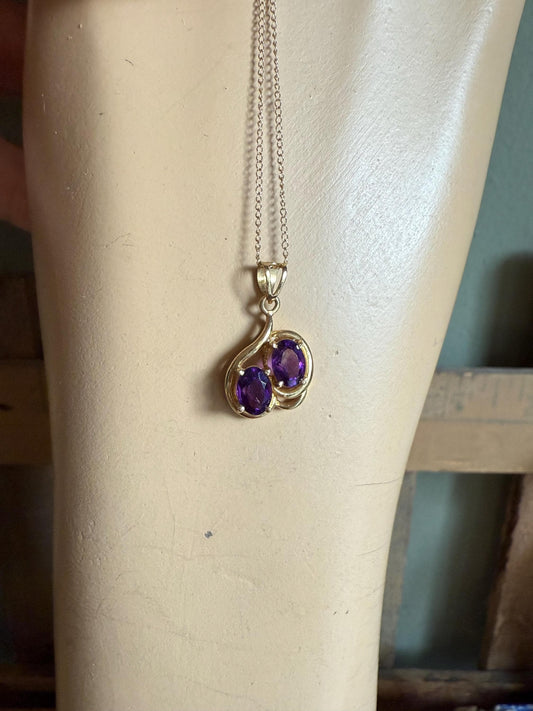 c1980 Vintage Oval Cut Amethyst Set in 14K Yellow Gold Pendant with 14K Yellow Gold Chain