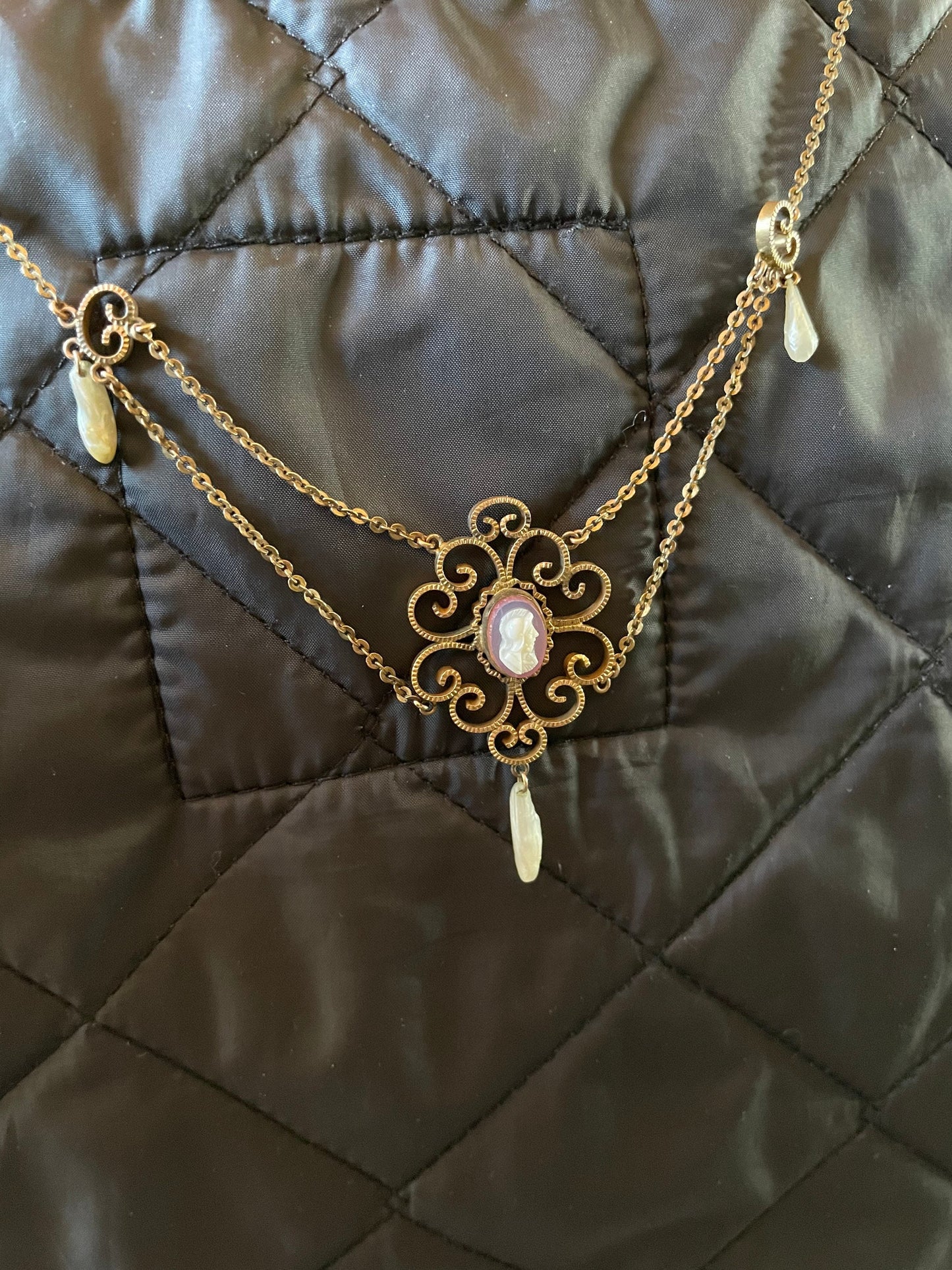 c1920 Gold Filled Agate Cameo Festoon Necklace with Dog Tooth Pearl Drops