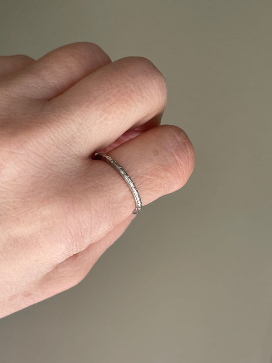 c1920 18K White Gold Engraved Band Ring Art Deco