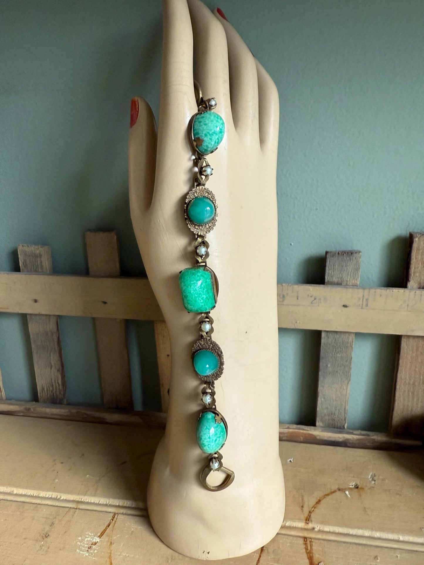 1930-1940 Art Deco Peking Glass Link Bracelet