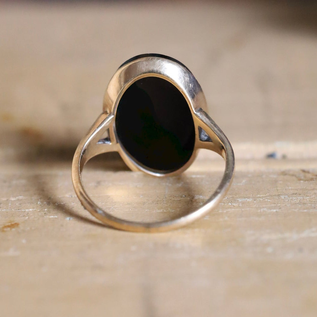 Antique 10K Yellow Gold Hand Carved Banded Agate Cameo Ring