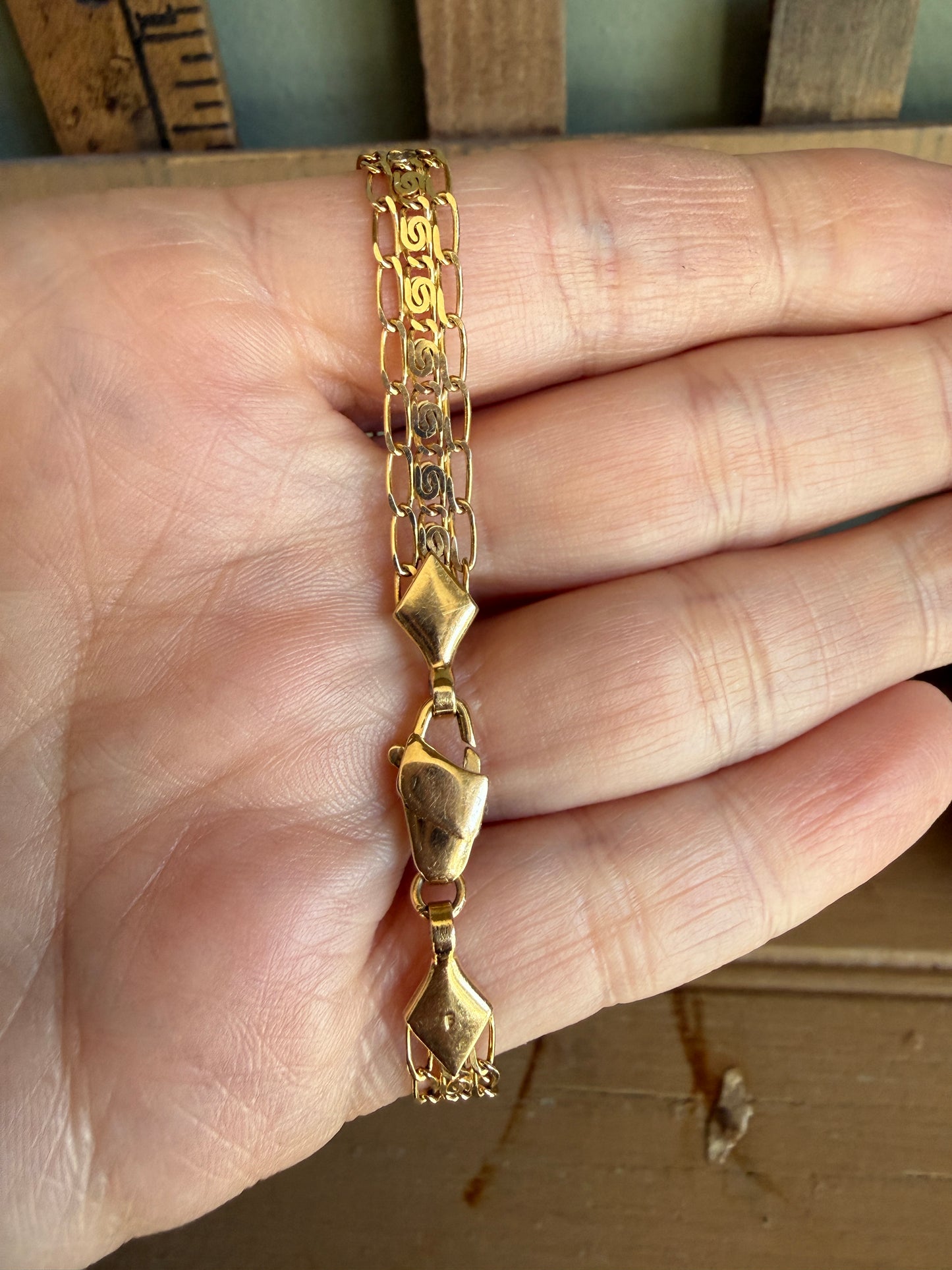 Pick a 14K Yellow Gold Vintage Link Bracelet c1990