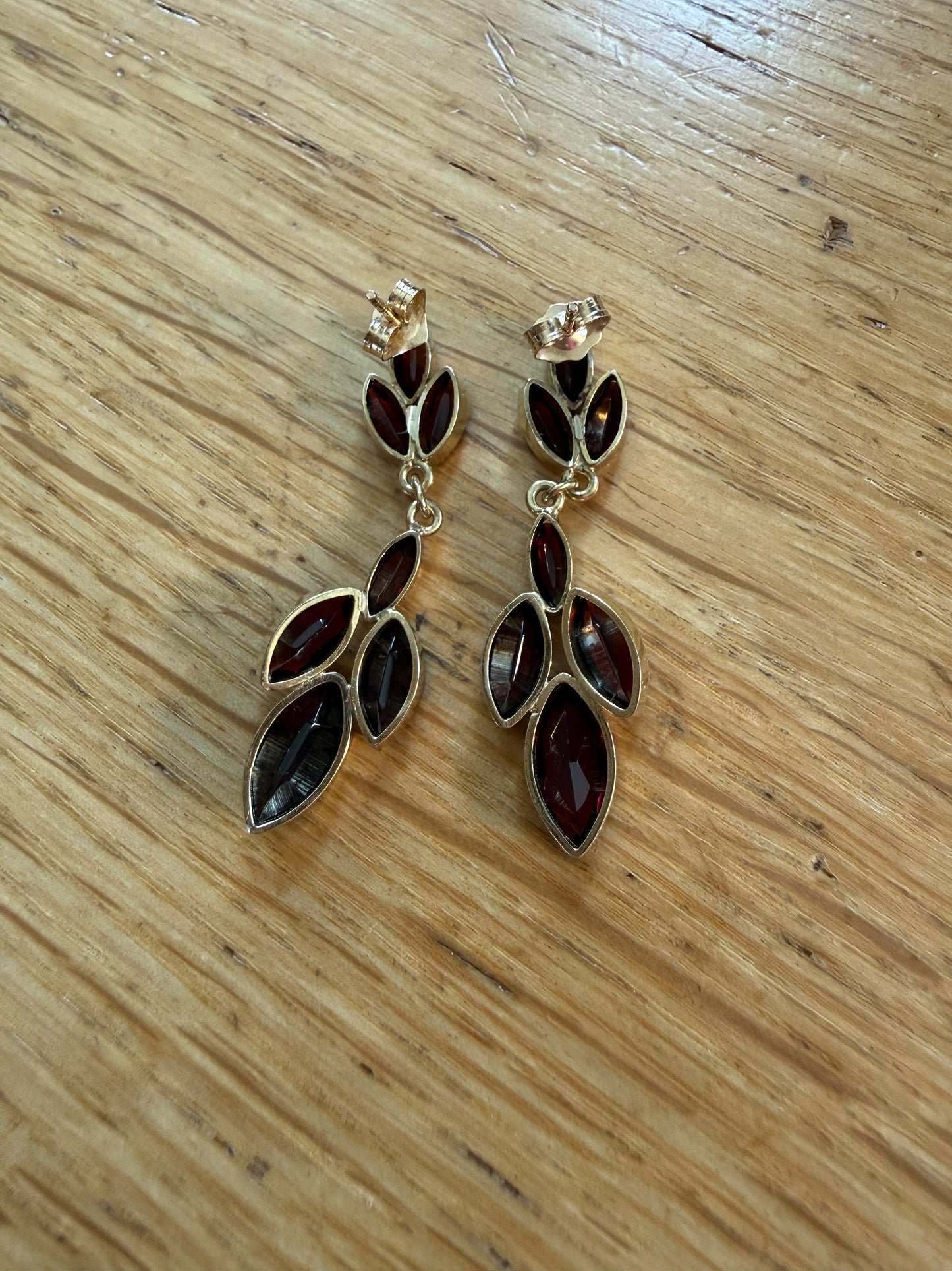 A Vintage Pair of 14K Yellow Gold Marquis Cut Garnet Dangle Earrings