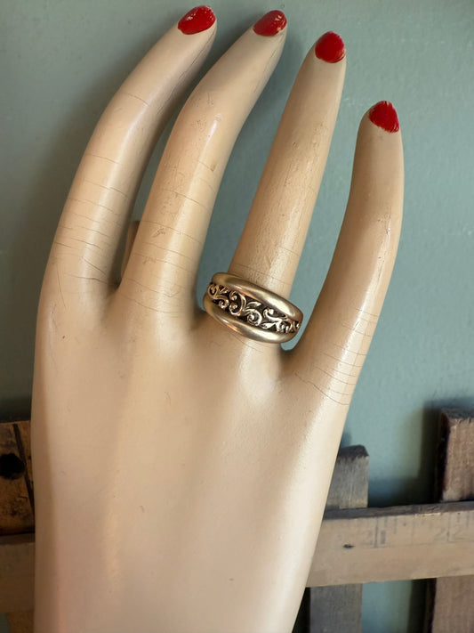 Vintage Solid 104K Yellow Gold Scroll Work Band Ring