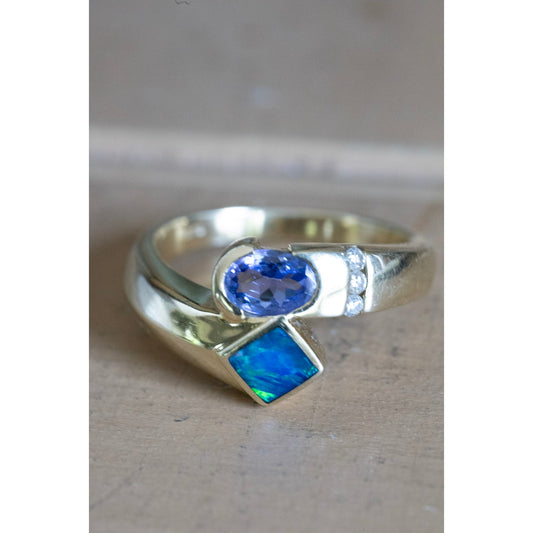 Vintage 14K Yellow Gold Tanzanite and Opal Ring